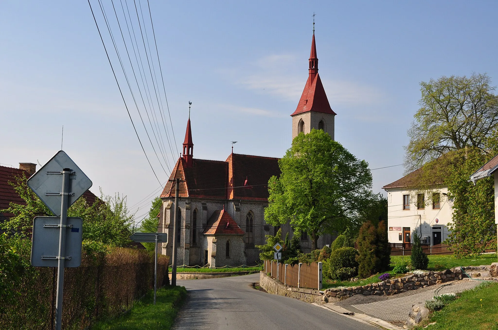 Photo showing: Mešno, church