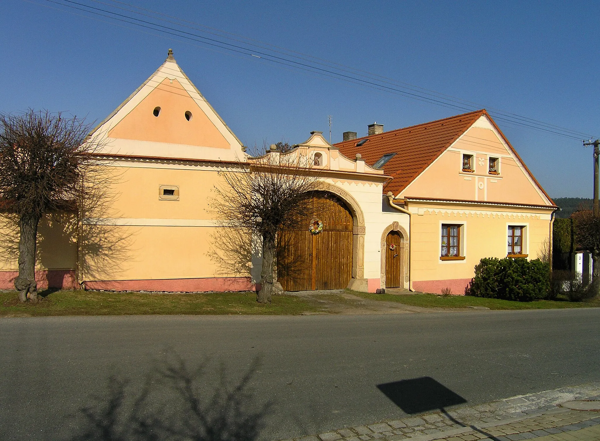 Photo showing: Old farm in Ejpovice village, Czech Republic