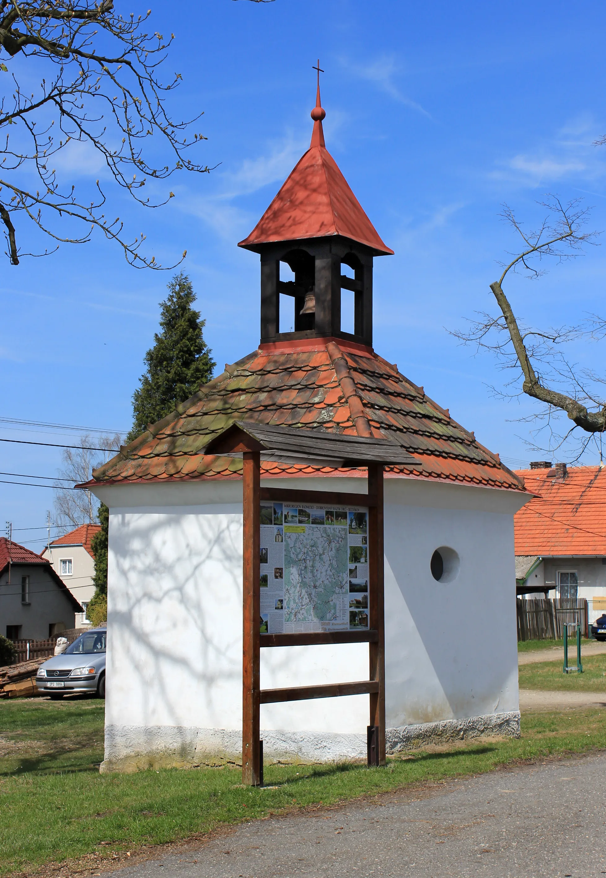 Photo showing: Small chapel in Bezděkov village, Czech Republic.