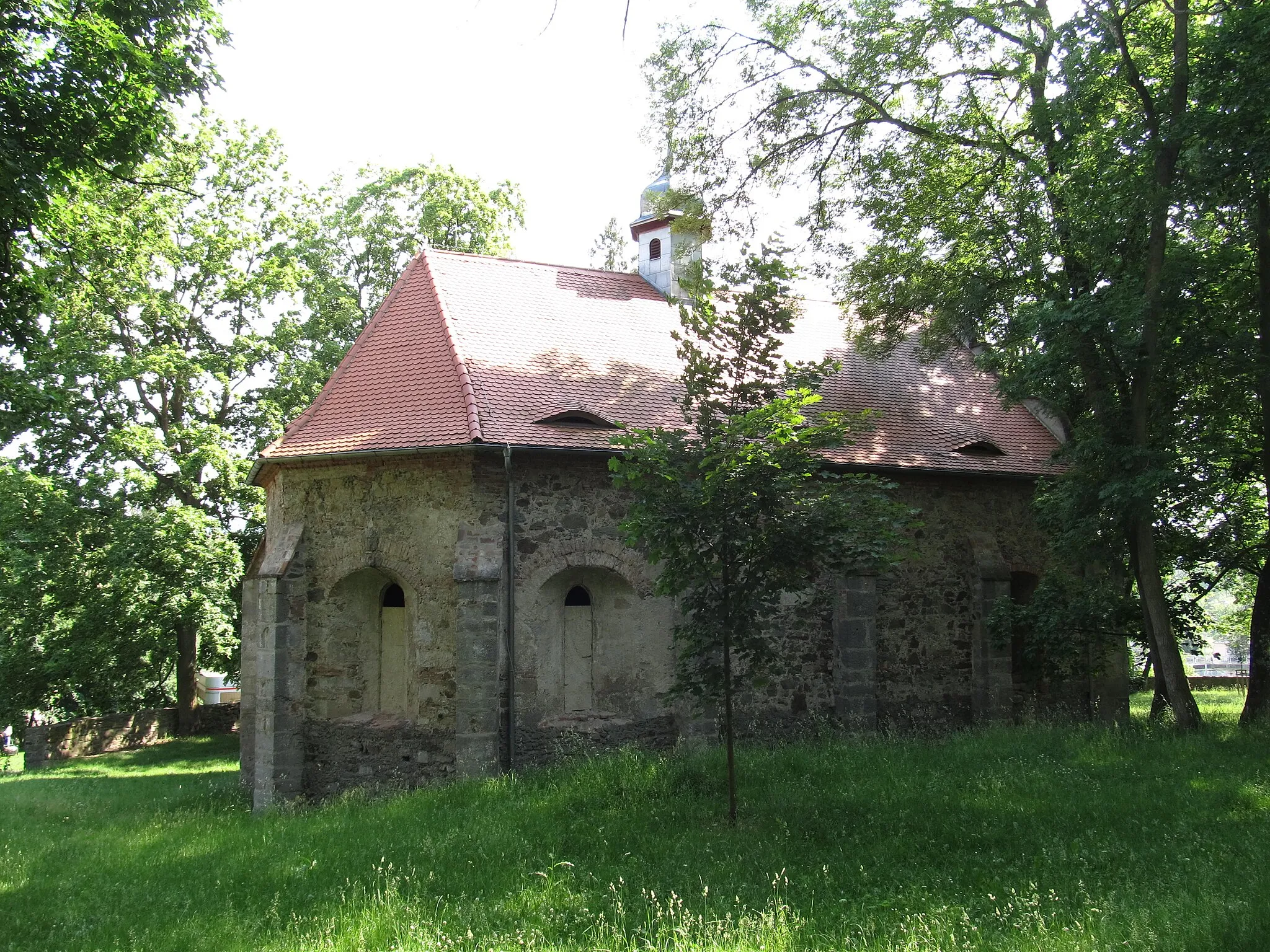 Photo showing: Hřbitovní kostel Nanebevzetí Panny Marie