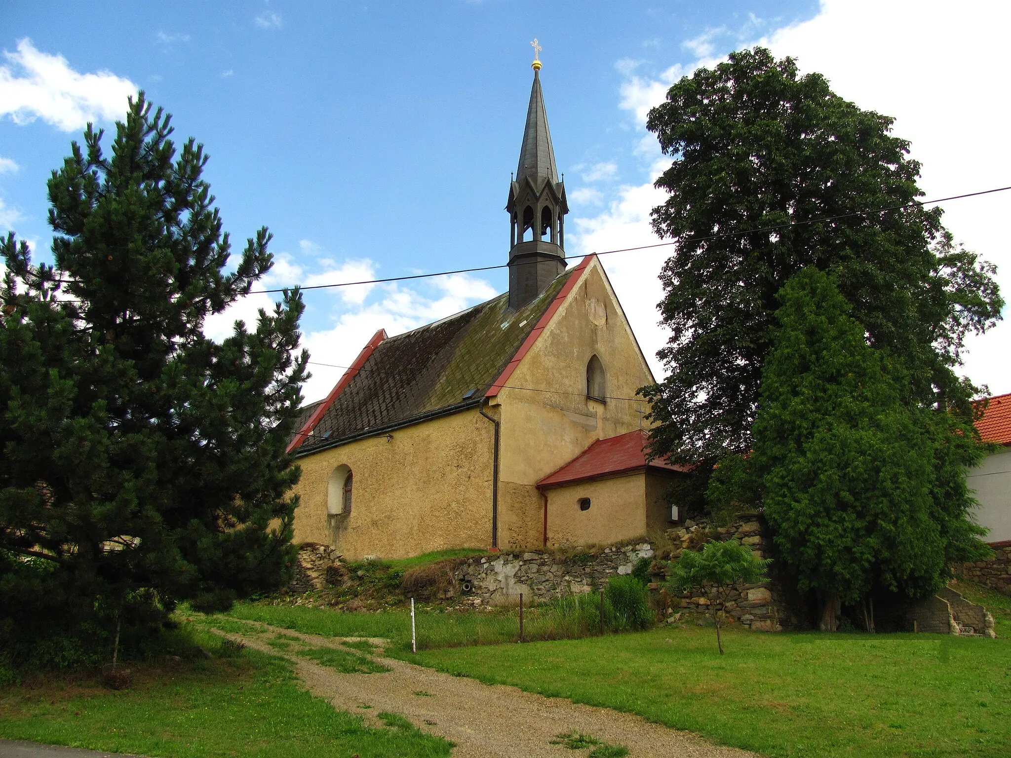Photo showing: St. Martin's Church in Racov, District of Tachov, Czech Republic. The Church was built in 1369.