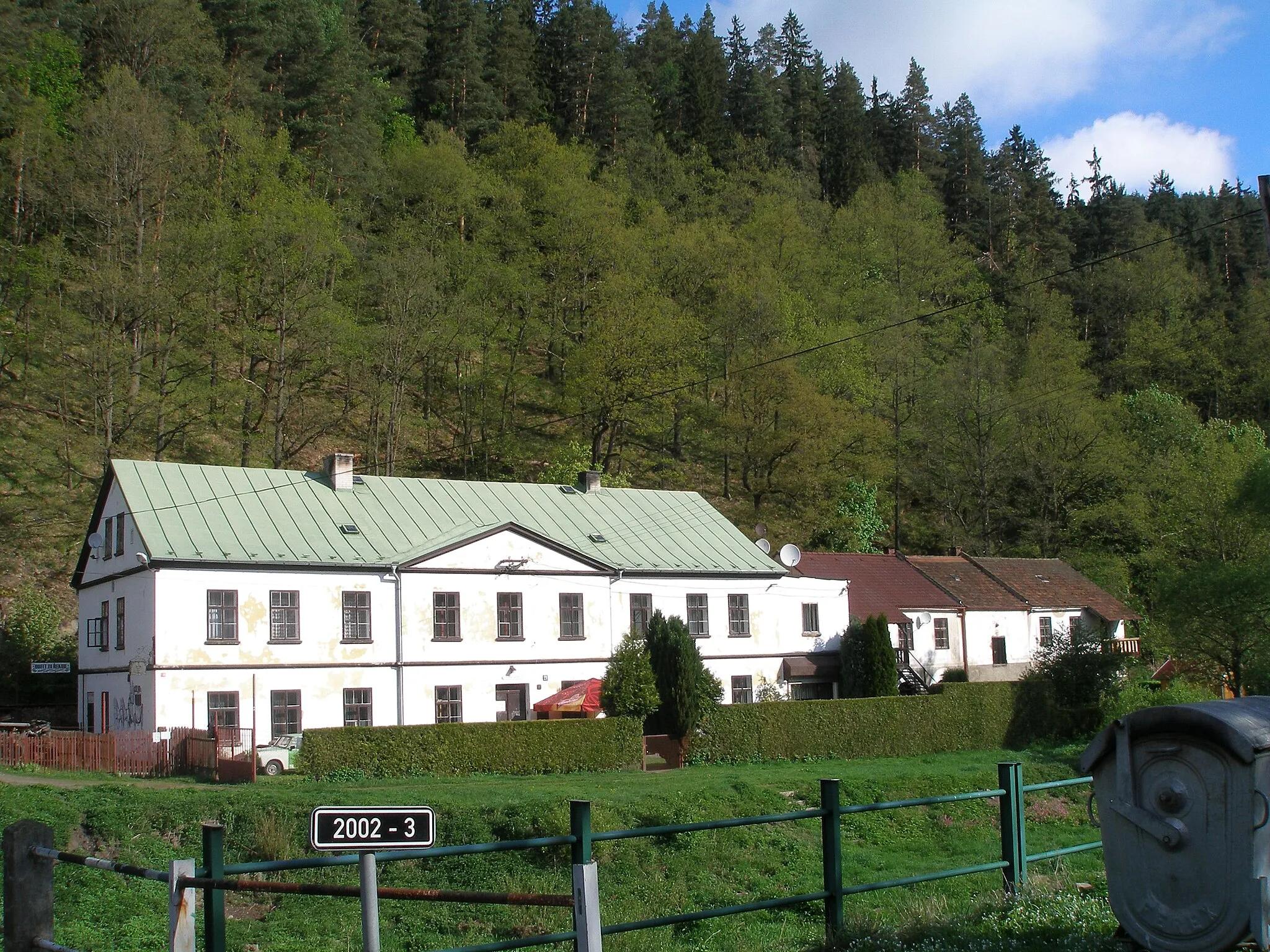 Photo showing: Josefova Huť - the pub "Za řekou" (Behind the River)