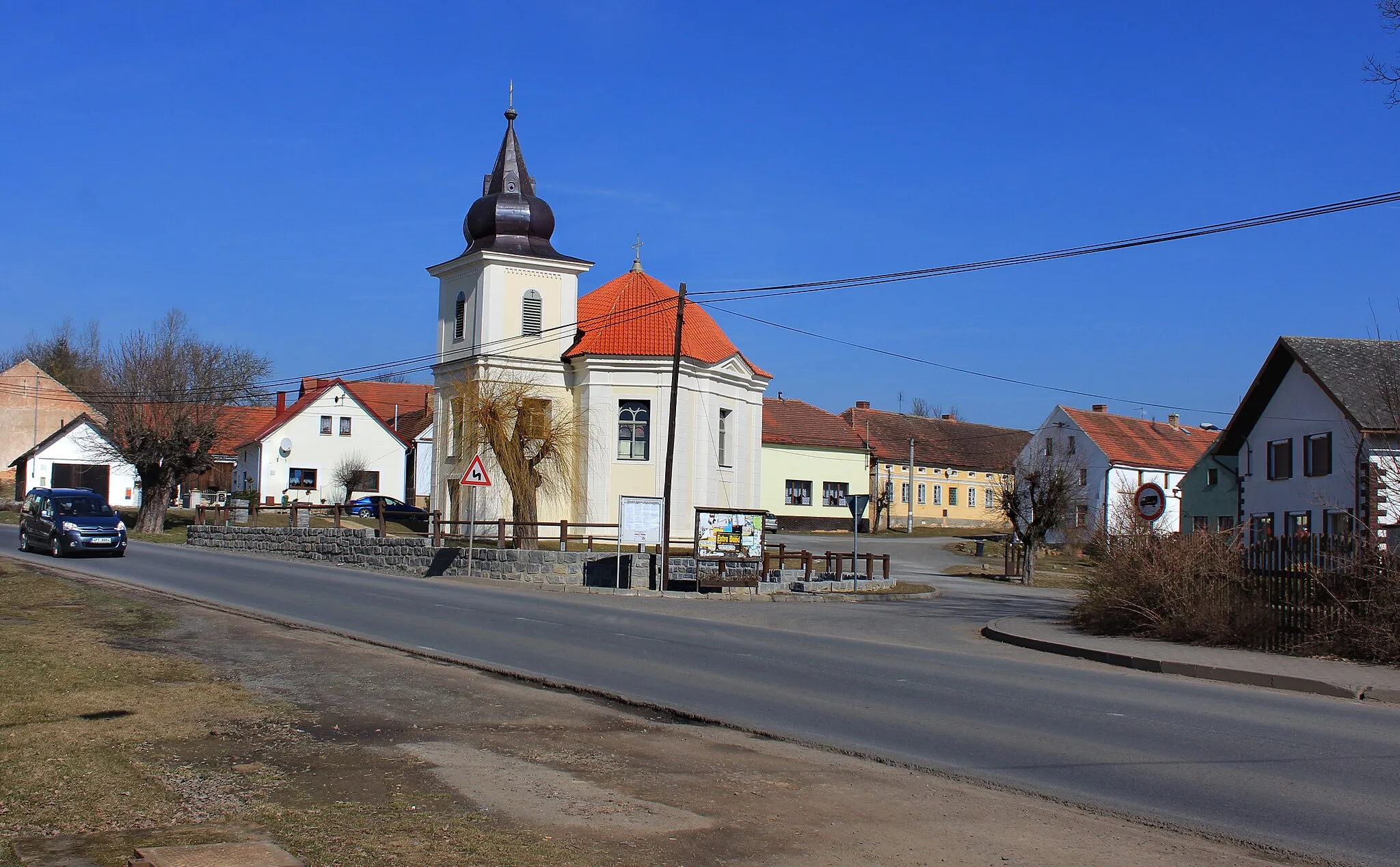 Photo showing: Common in Ostrov u Stříbra, part of Kostelec, Czech Republic.