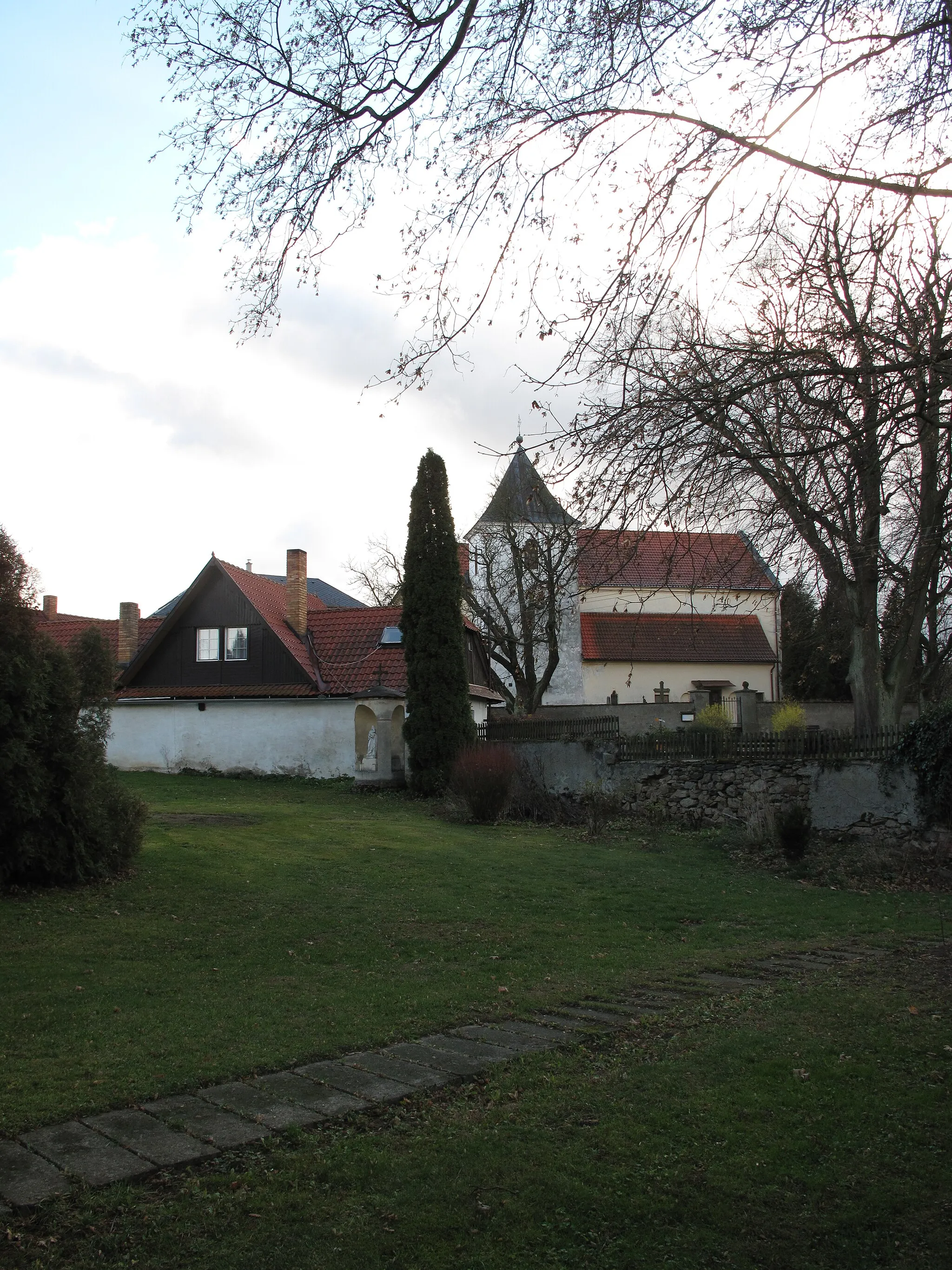 Photo showing: Treesin Střezimír. Benešov District, Czech Republic.