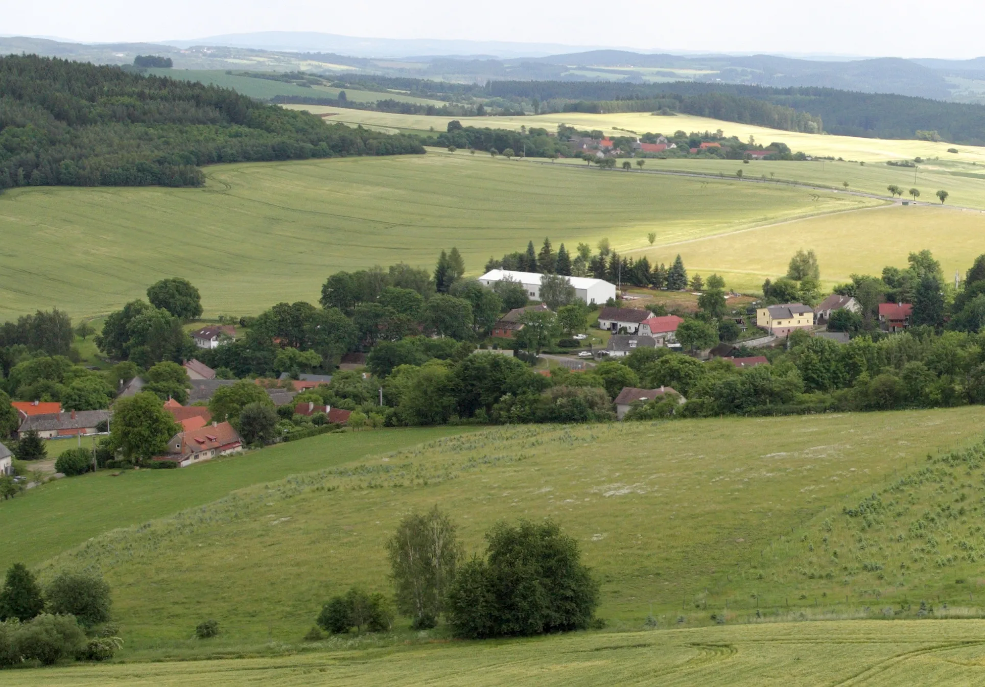 Photo showing: Lbosín - rozhledna Špulka, výhled k Lbosínu.