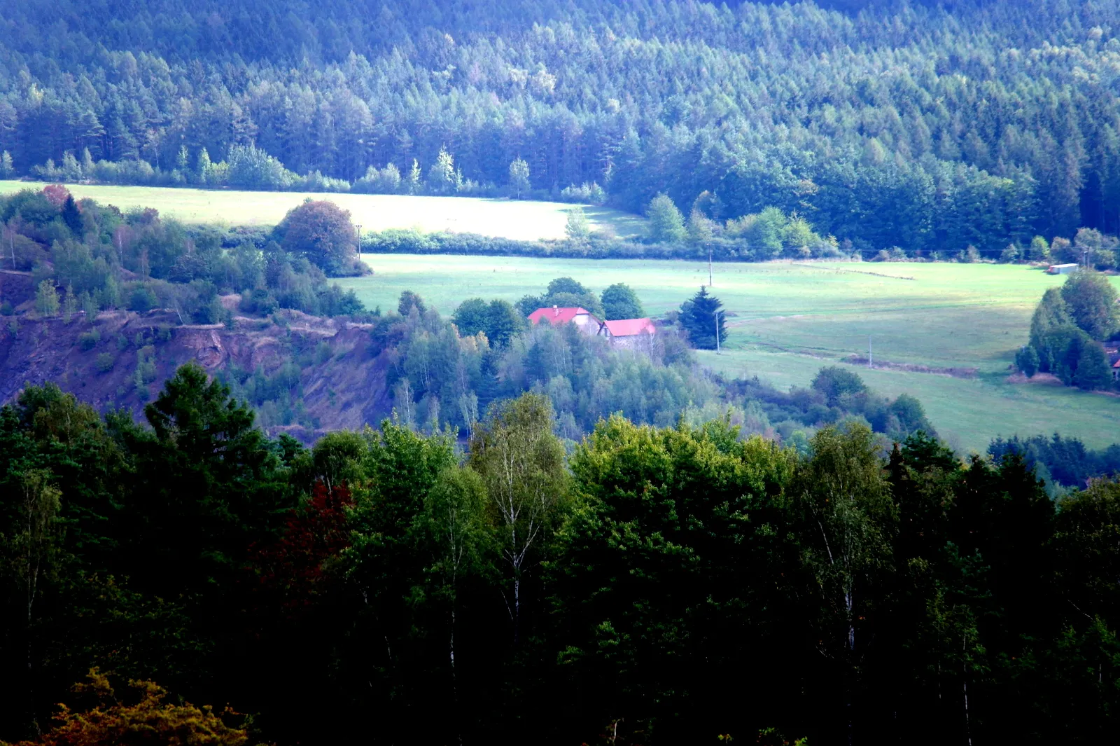 Photo showing: Solitude, 19 Kvaň, Zaječov, Beroun District, Central Bohemian Region. It stands at the southern edge of Zaječov quarry.