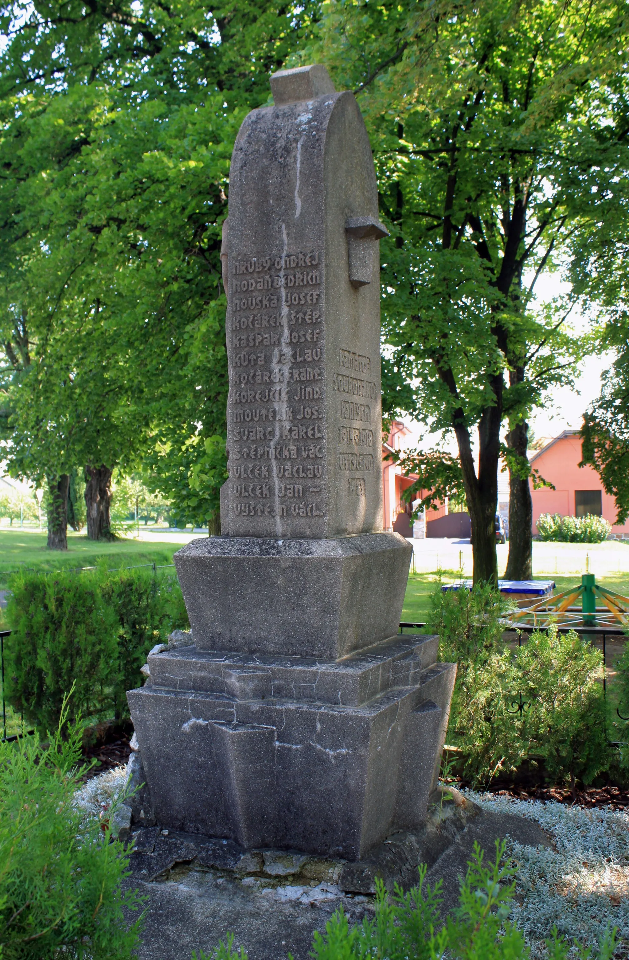 Photo showing: World War I memorial in Podluhy, Czech Republic