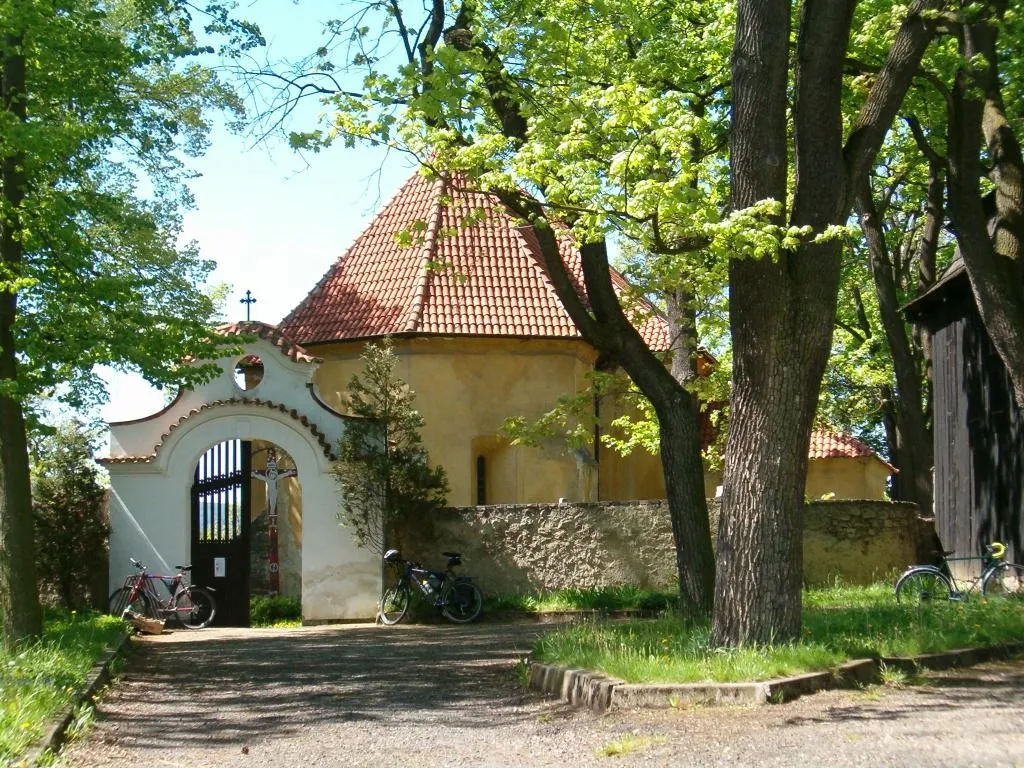 Photo showing: Church of Saints Peter and Paul, Neumětely, Beroun District, Czech Republic.