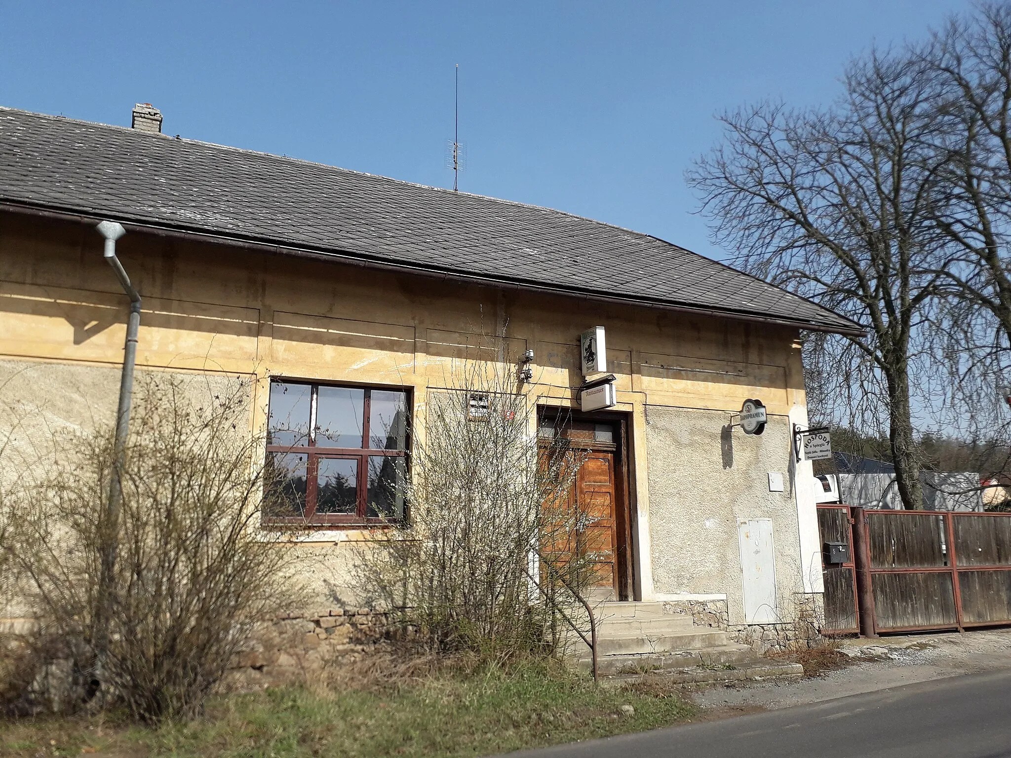 Photo showing: Obec Felbabka v okrese Beroun, hospoda u Spieglů