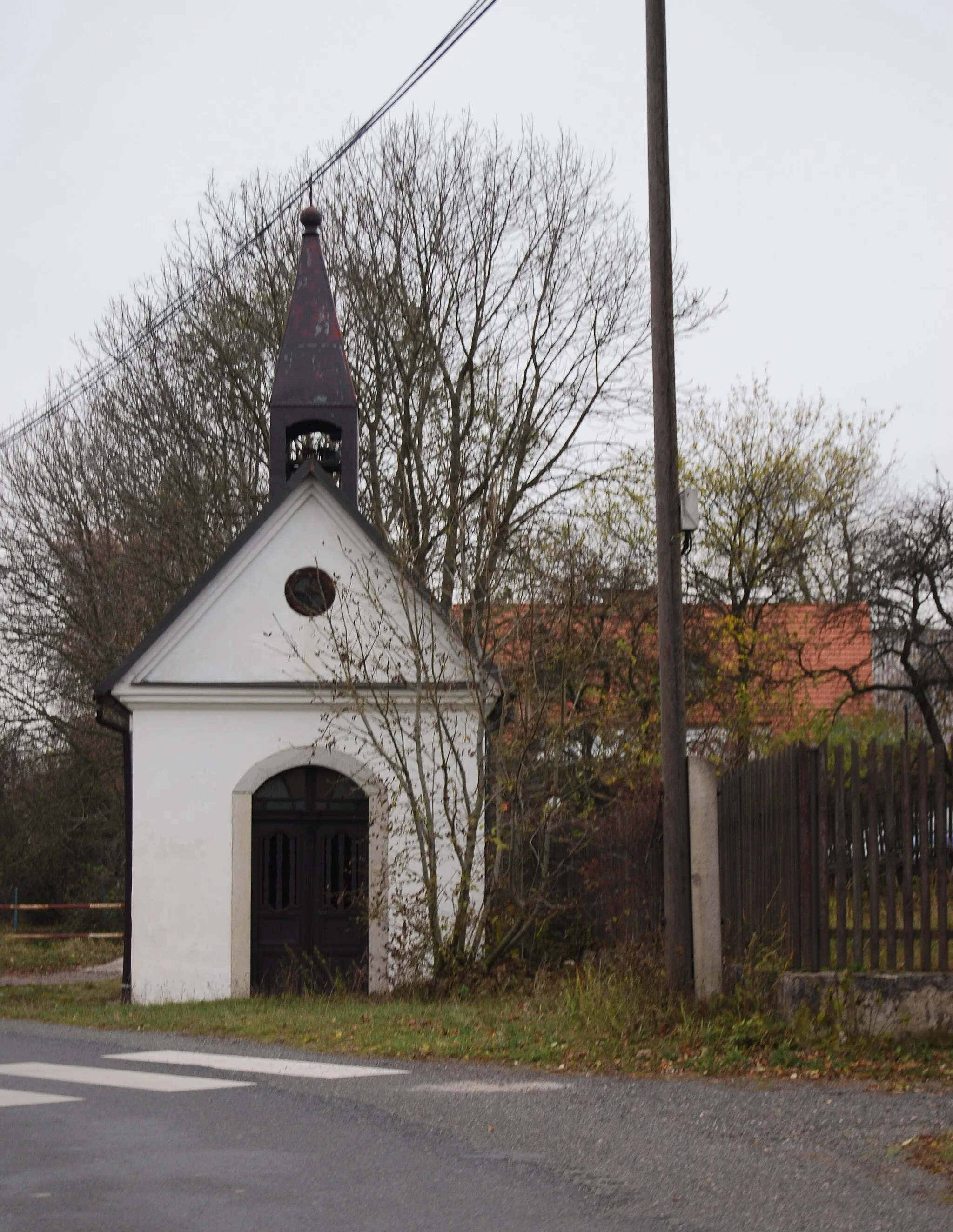 Photo showing: Narysov village in Příbram District, Czech Republic. Chapel