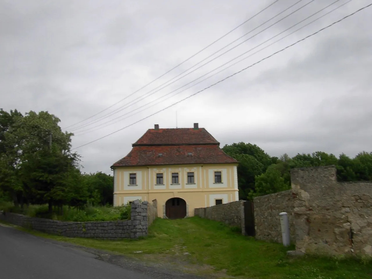 Photo showing: Barokní fara v Počepicích.