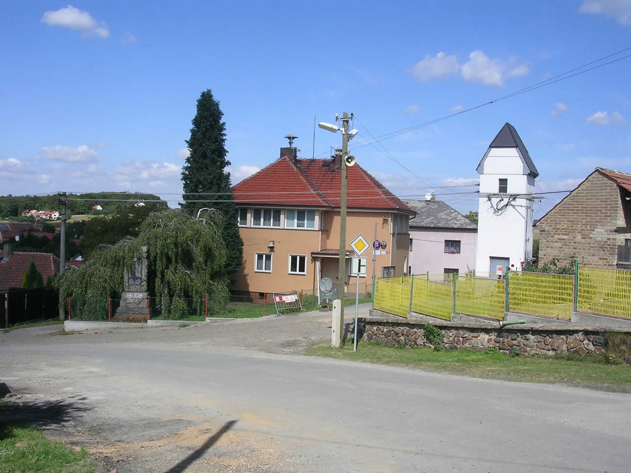 Photo showing: Kublov, Beroun District, Central Bohemian Region, the Czech Republic. A municipal office.