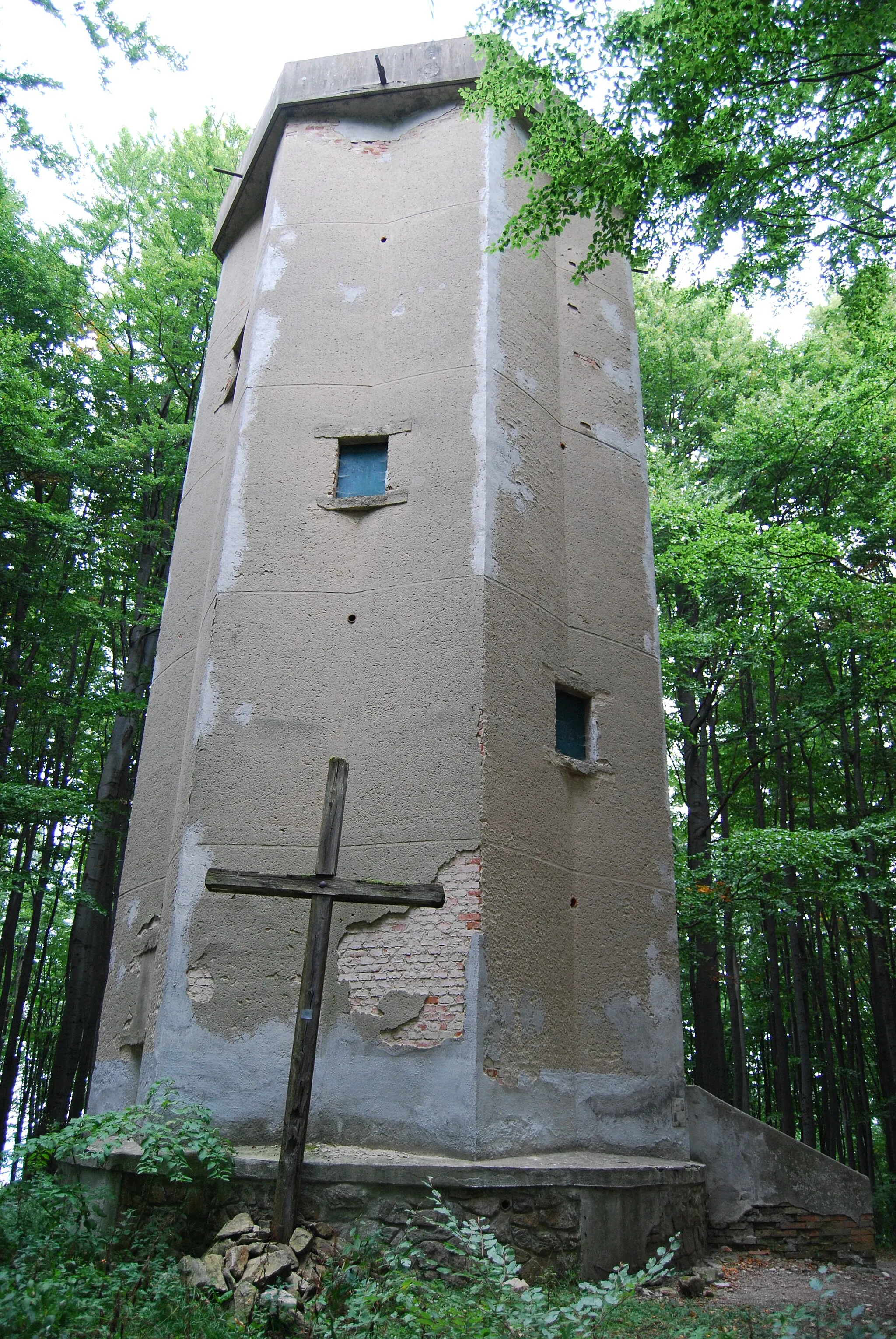 Photo showing: Watchtower in nature reservation Velký a Malý Kamýk near Albrechtice nad Vltavou village in Pisek District, Czech Republic.