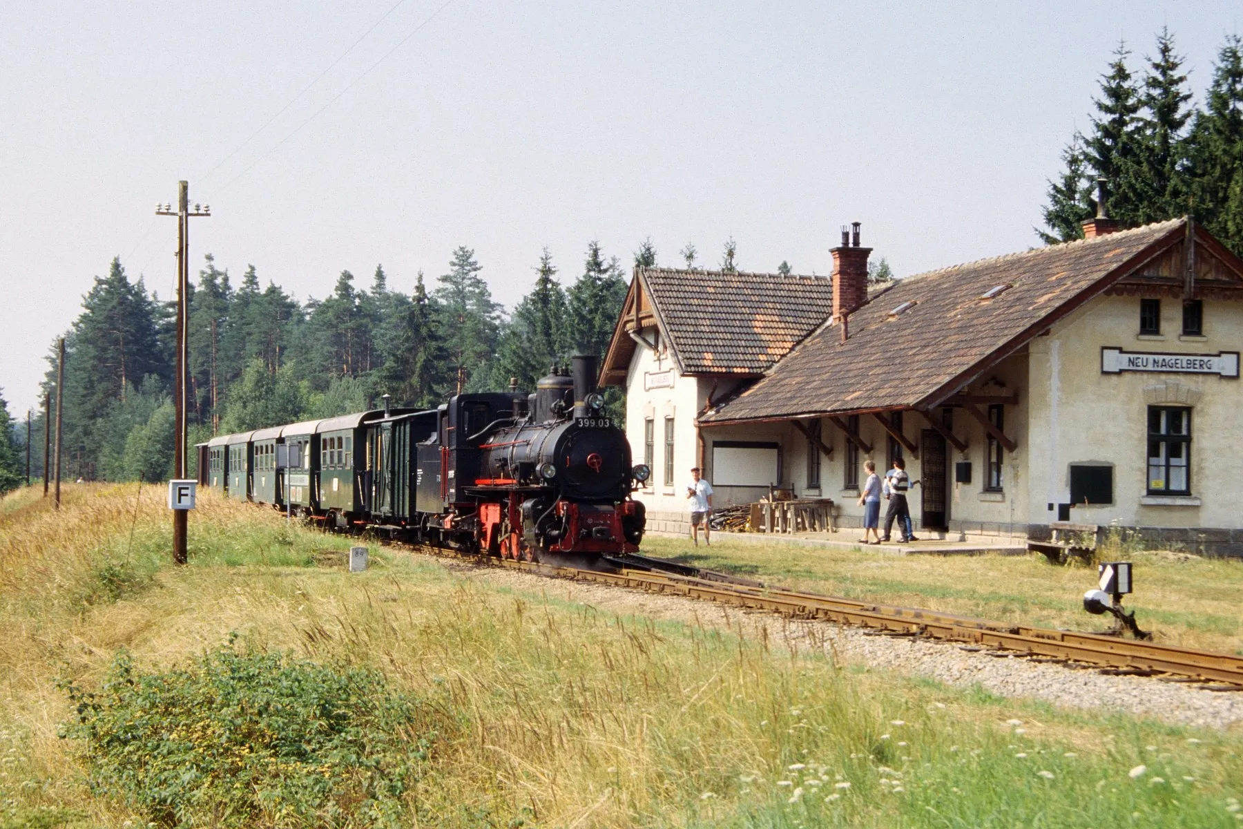 Photo showing: ÖBB 399.03 im Bahnhof Neu Nagelberg an der Nordstrecke der Waldviertler Schmalspurbahnen.