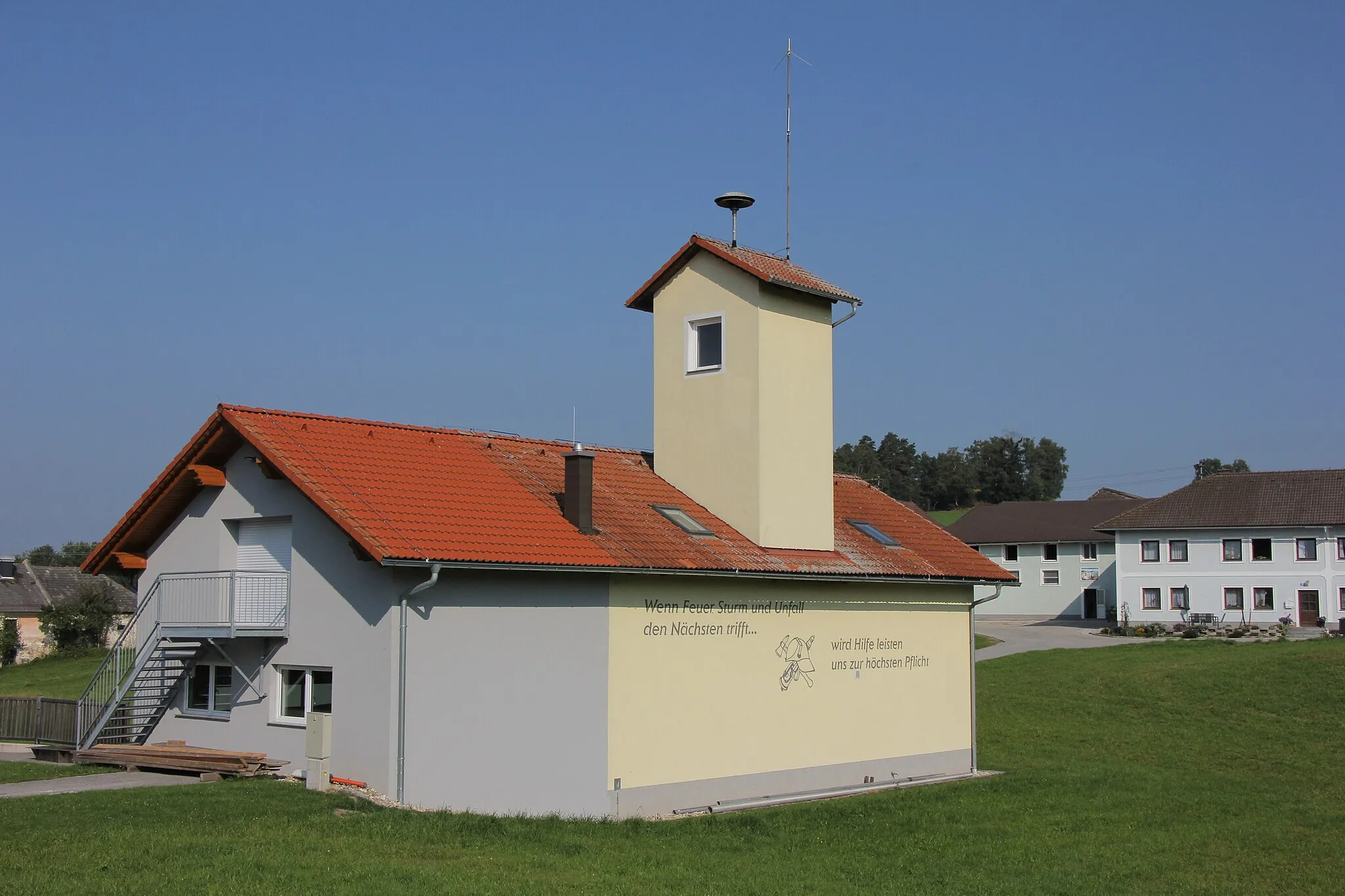 Photo showing: Feuerwehrhaus der FF Höschlag in Deutsch Hörschlag, Gemeinde Rainbach im Mühlkreis