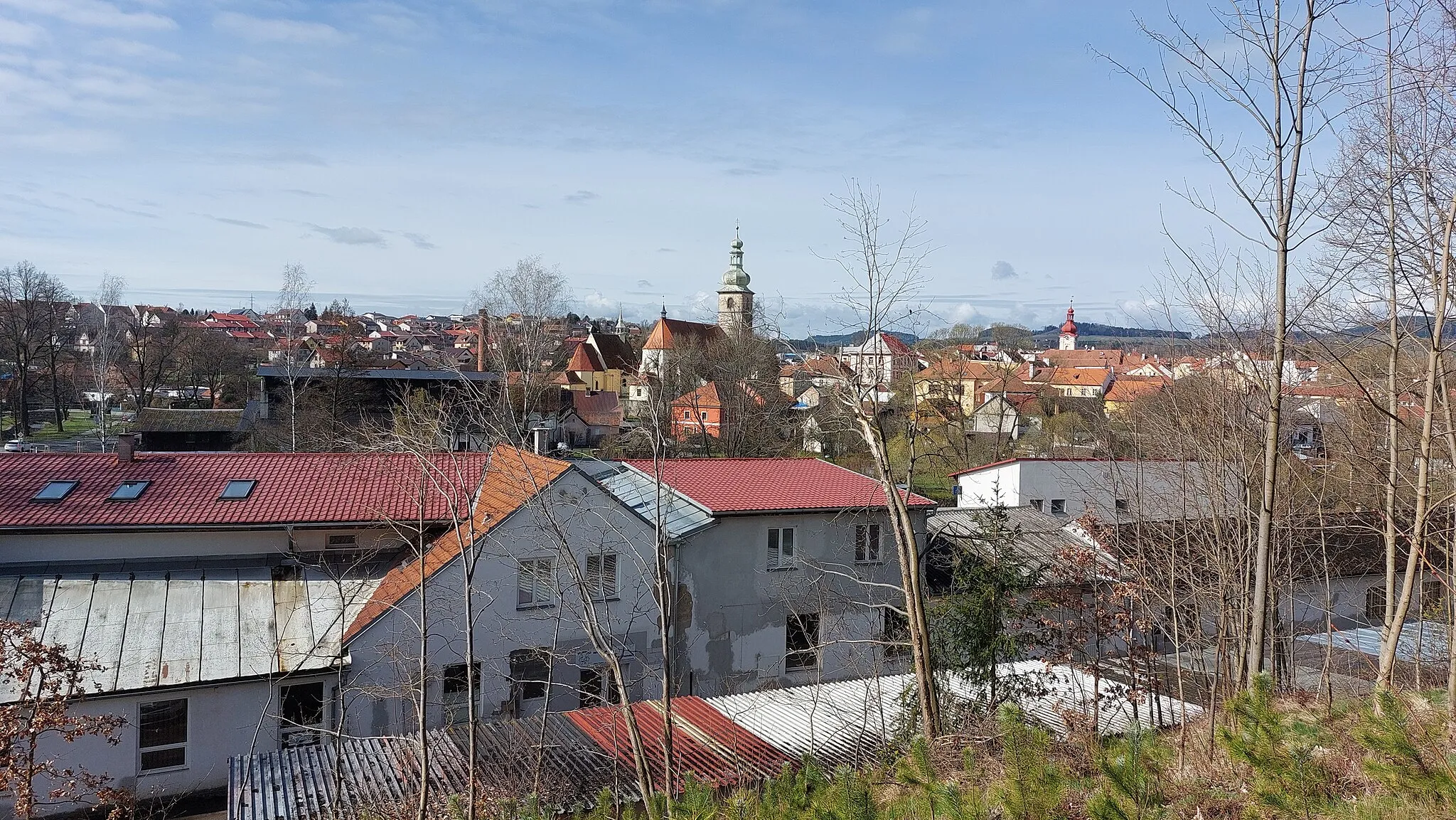 Photo showing: pohled na město Kaplice na jaře 2023