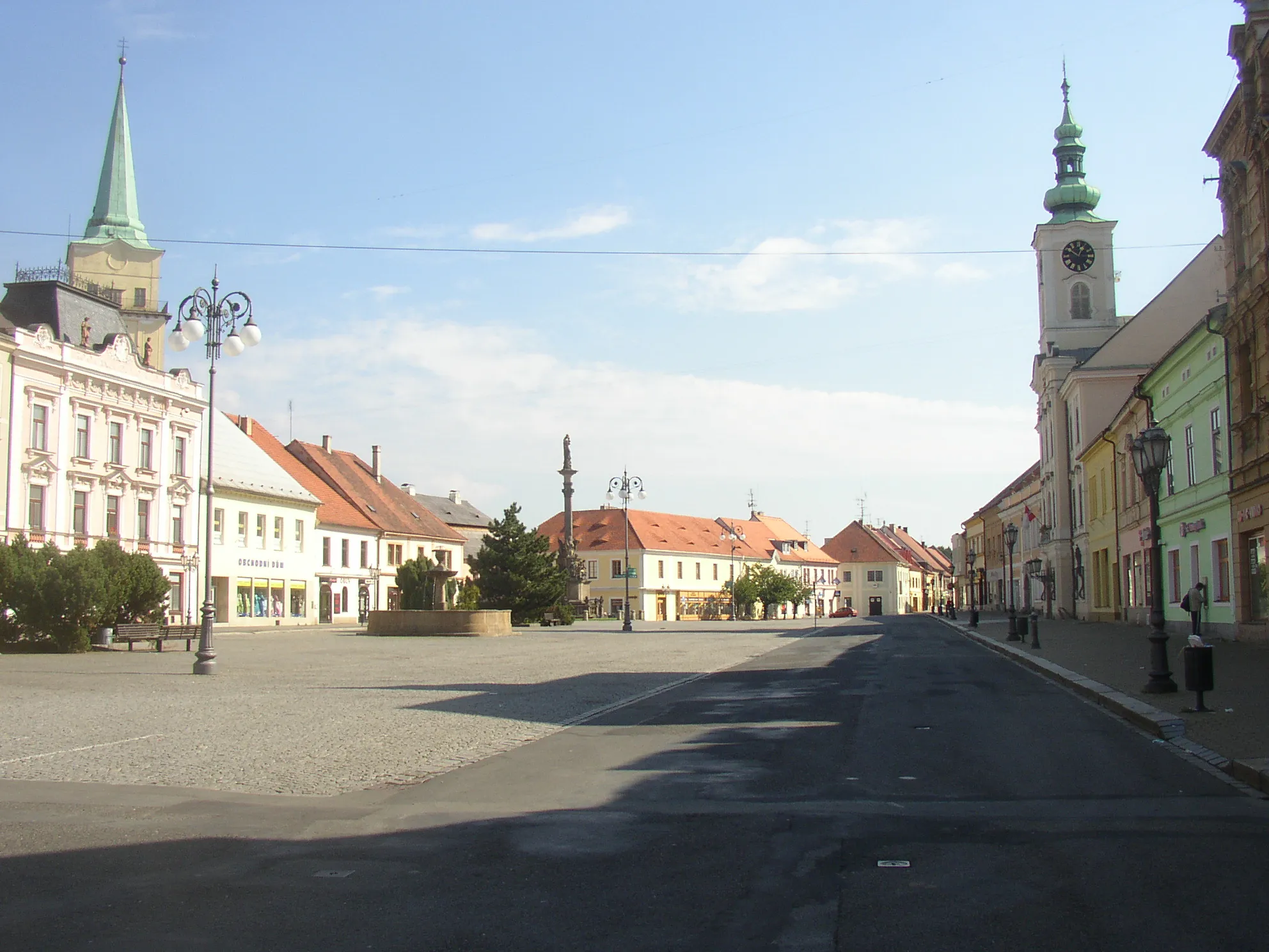 Photo showing: Masaryk Square in Rokycany, Czech Republic as seen from the west.
