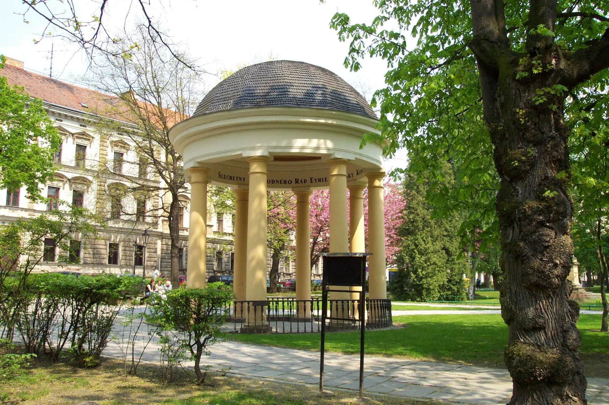 Photo showing: Palacký Park, Schrenk pavilion (1841). Písek, South Bohemian Region, the Czech Republic.