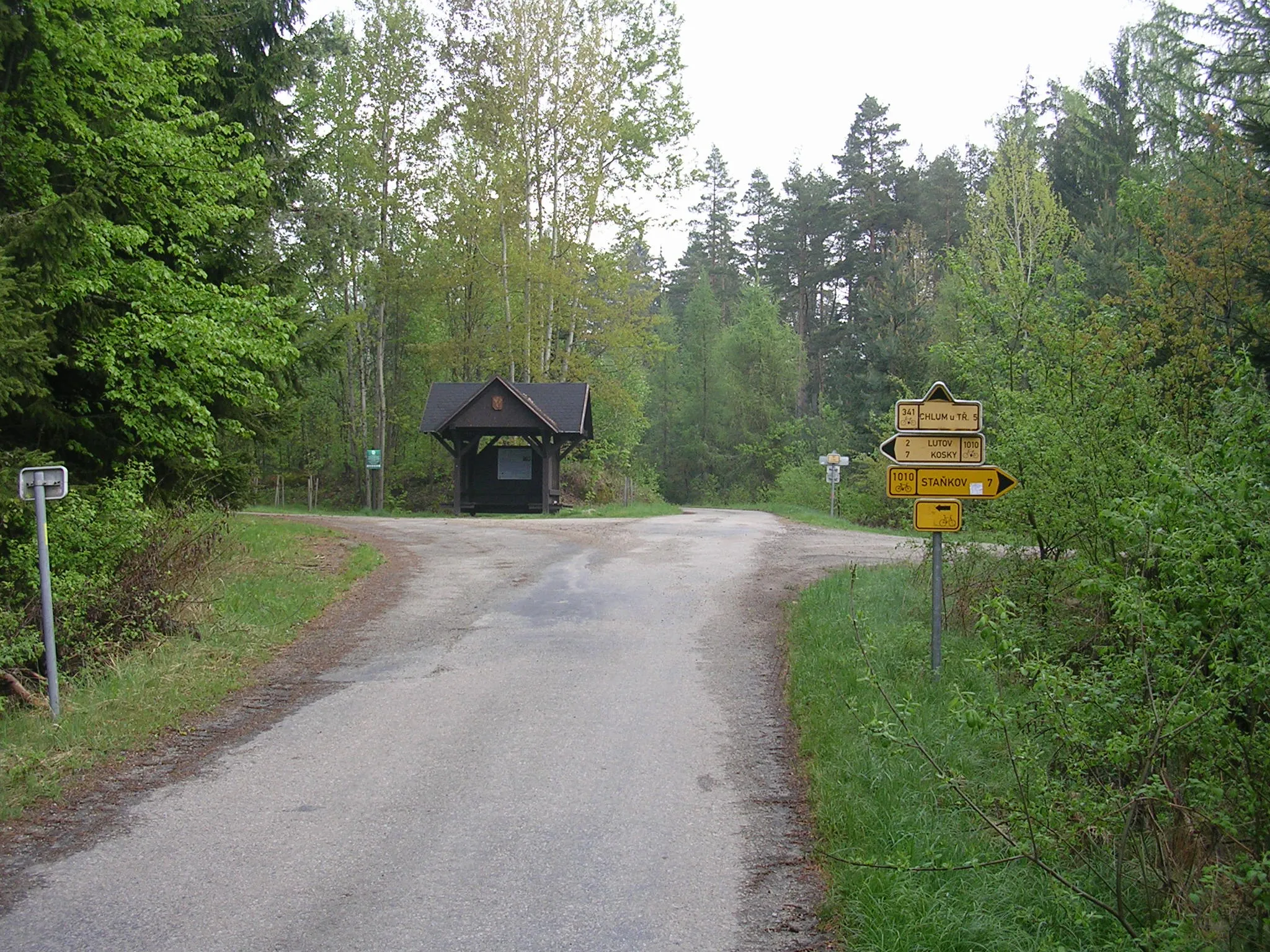 Photo showing: Chlum u Třeboně, South Bohemian Region, the Czech Republic. Cycling route signs near Nová Huť.