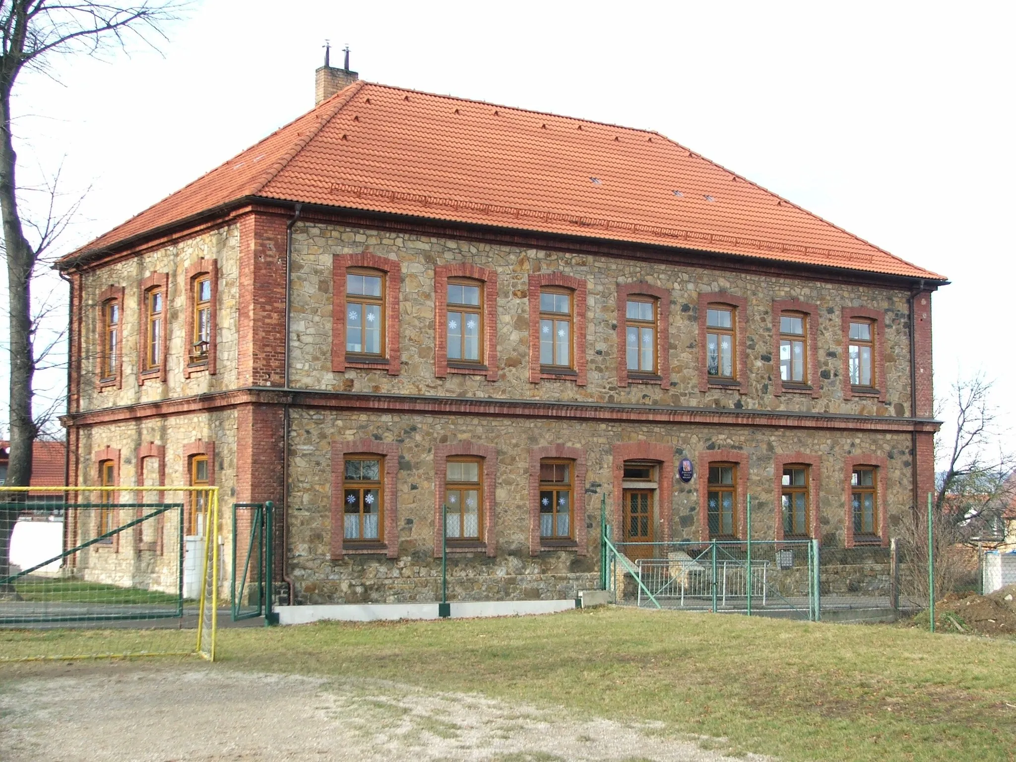 Photo showing: School in Holubov, Czech Republic.