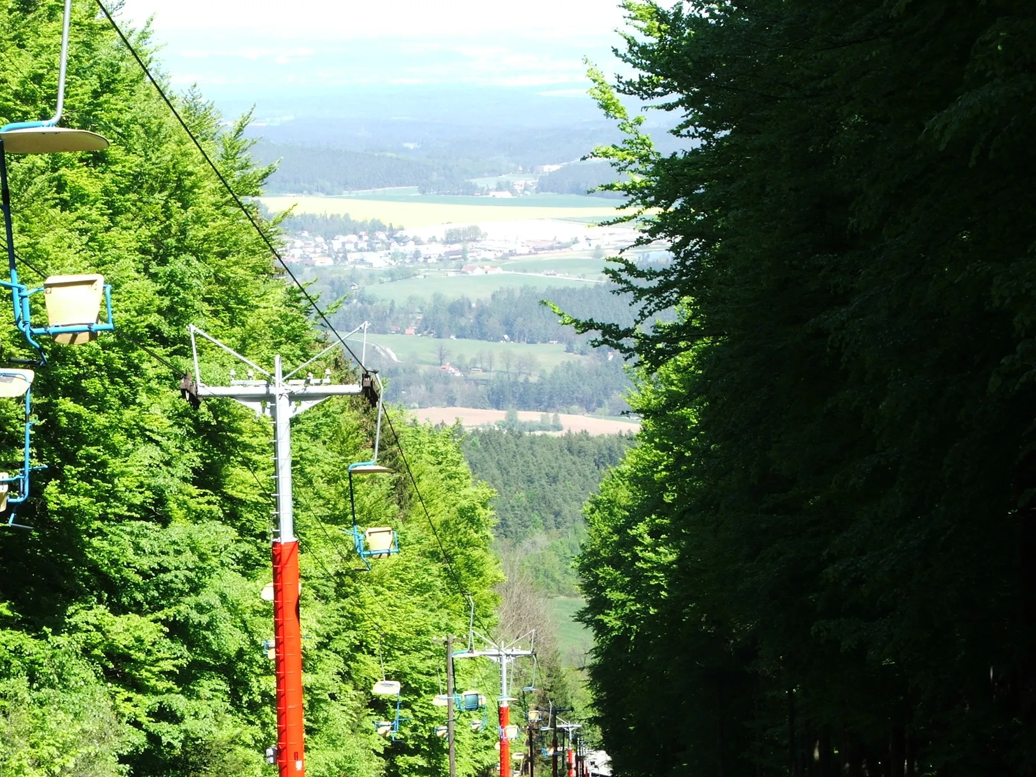 Photo showing: Seilbahn aus Krásetín (Krassetin) auf den Gipfel von Kleť (Schöninger)