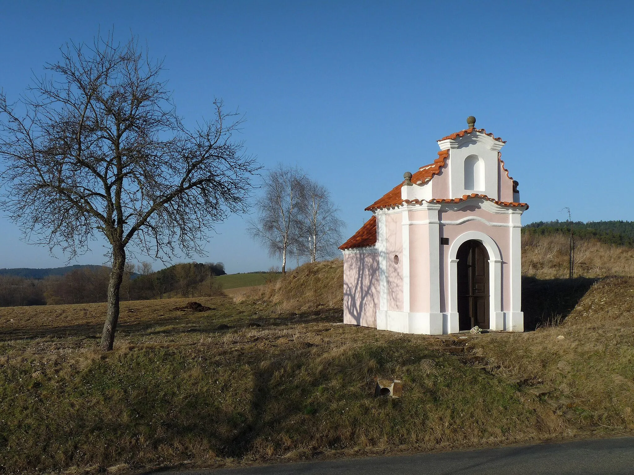 Photo showing: Saint Adalbert Chapel in the village of Žichovice, Klatovy District, Czech Republic