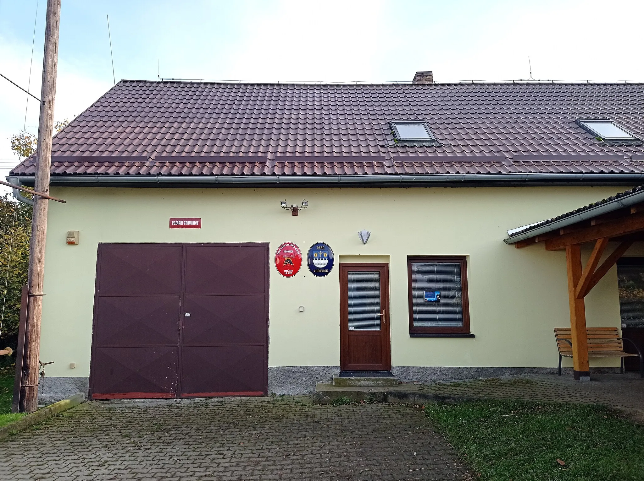 Photo showing: Obecní úřad a hasičská zbrojnice