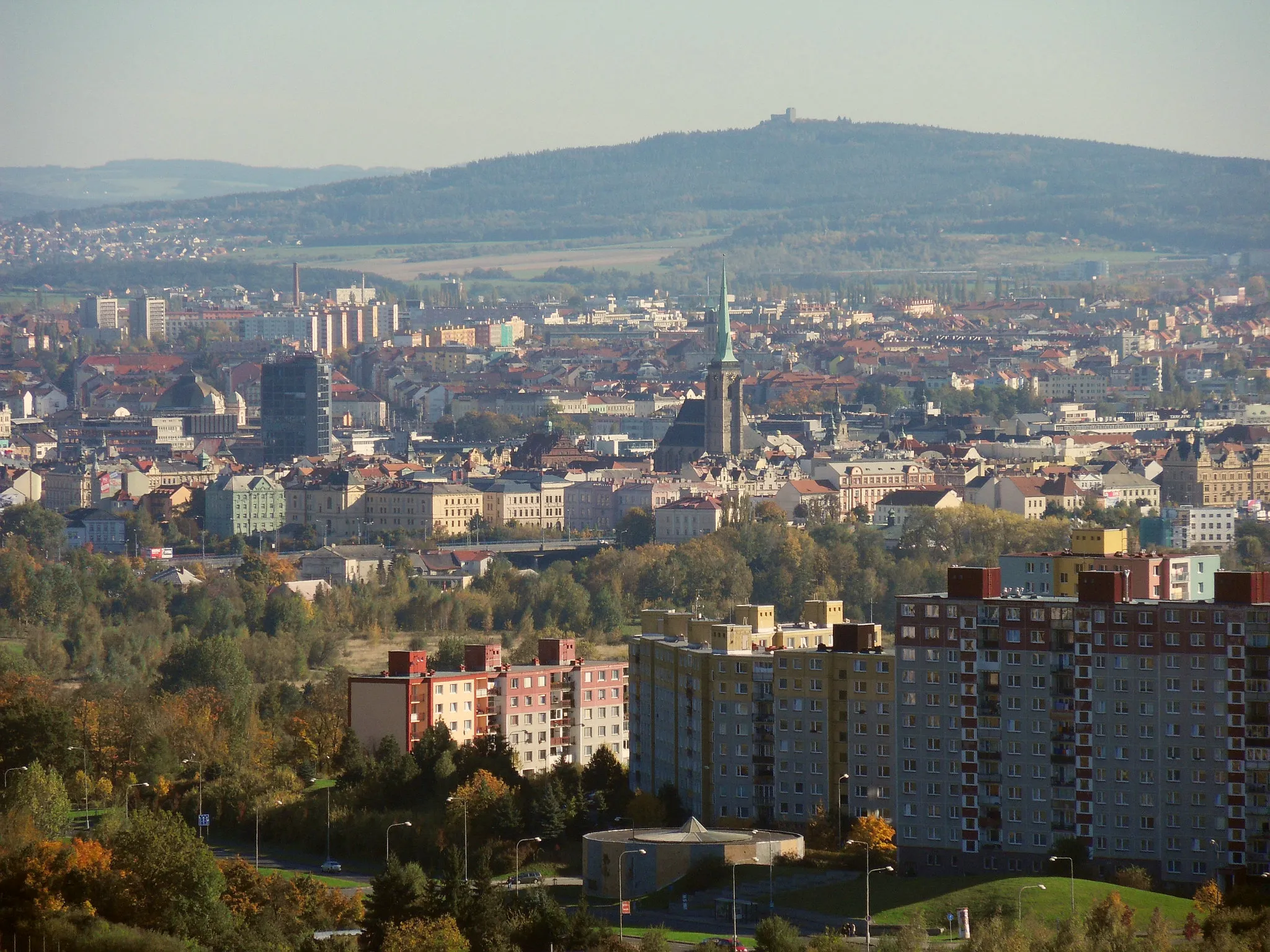 Photo showing: View from Sylván tower to SE. (Plzeň town centre and Radyně castle behind
)