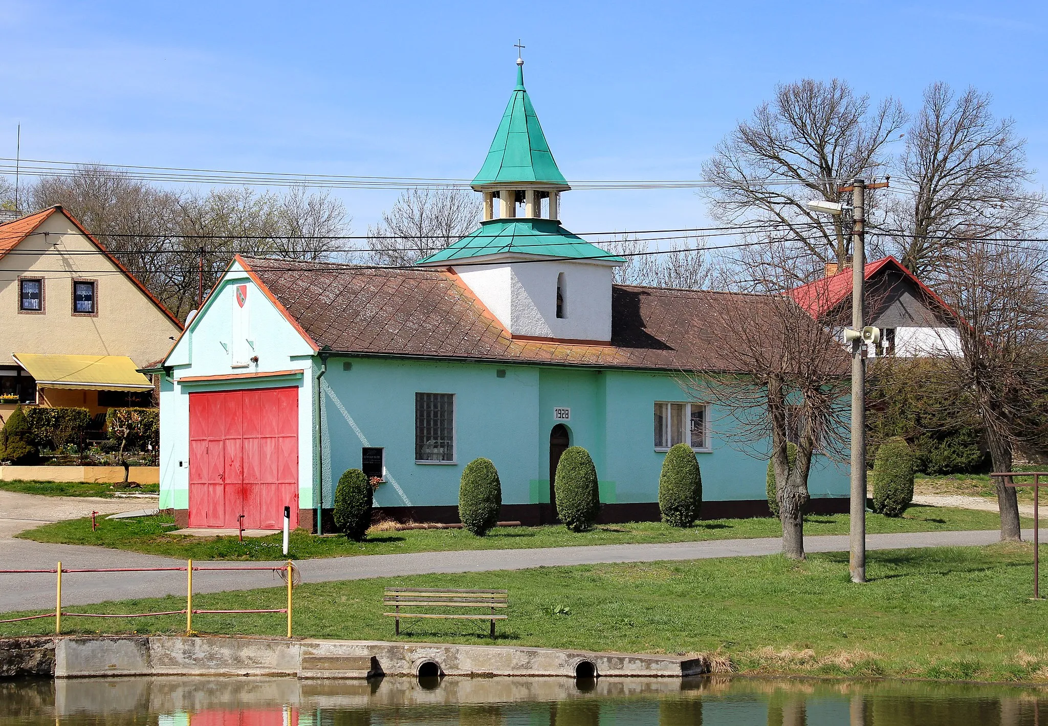 Photo showing: Fire house in Mostiště, part of Hlohovice, Czech Republic.