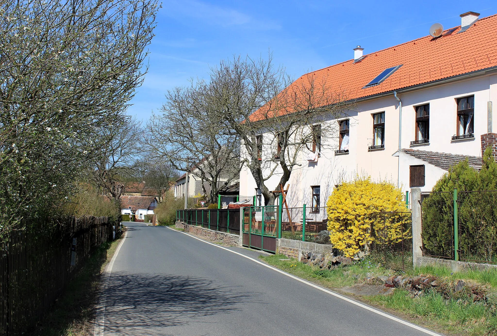 Photo showing: Main street in Vranovice, part of Břasy, Czech Republic.