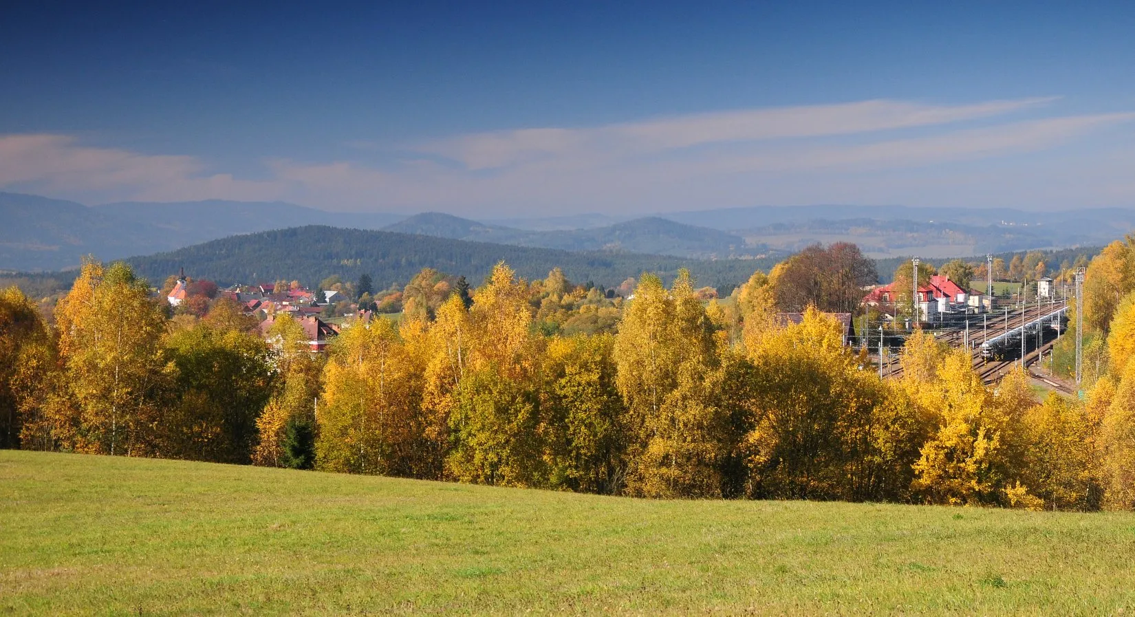 Photo showing: Pohled od jihu. Snímek zachycuje nádraží a Horní Dvořiště.