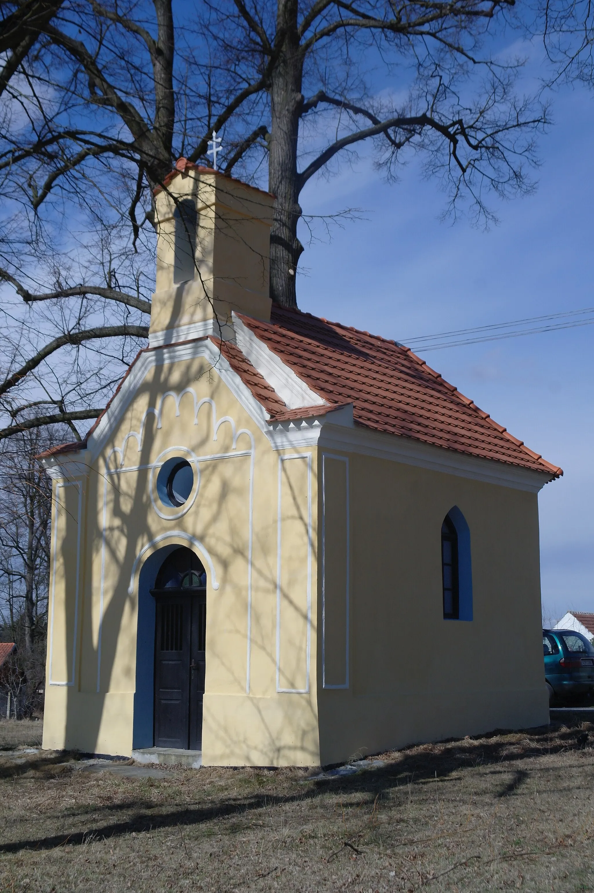 Photo showing: Lomec, kaple na návsi