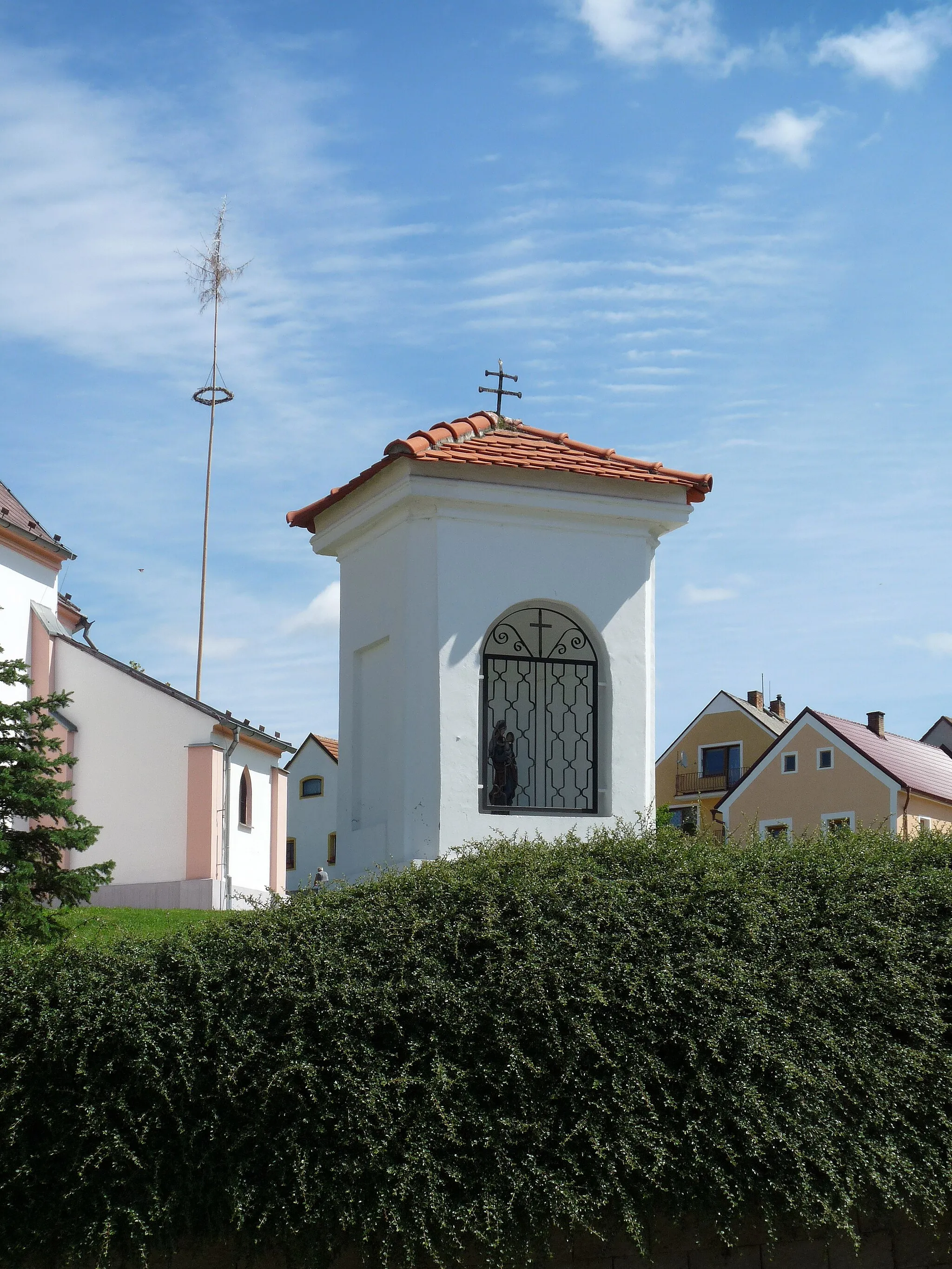 Photo showing: Chapel in the village of Staré Hodějovice, České Budějovice District, Czech Republic.