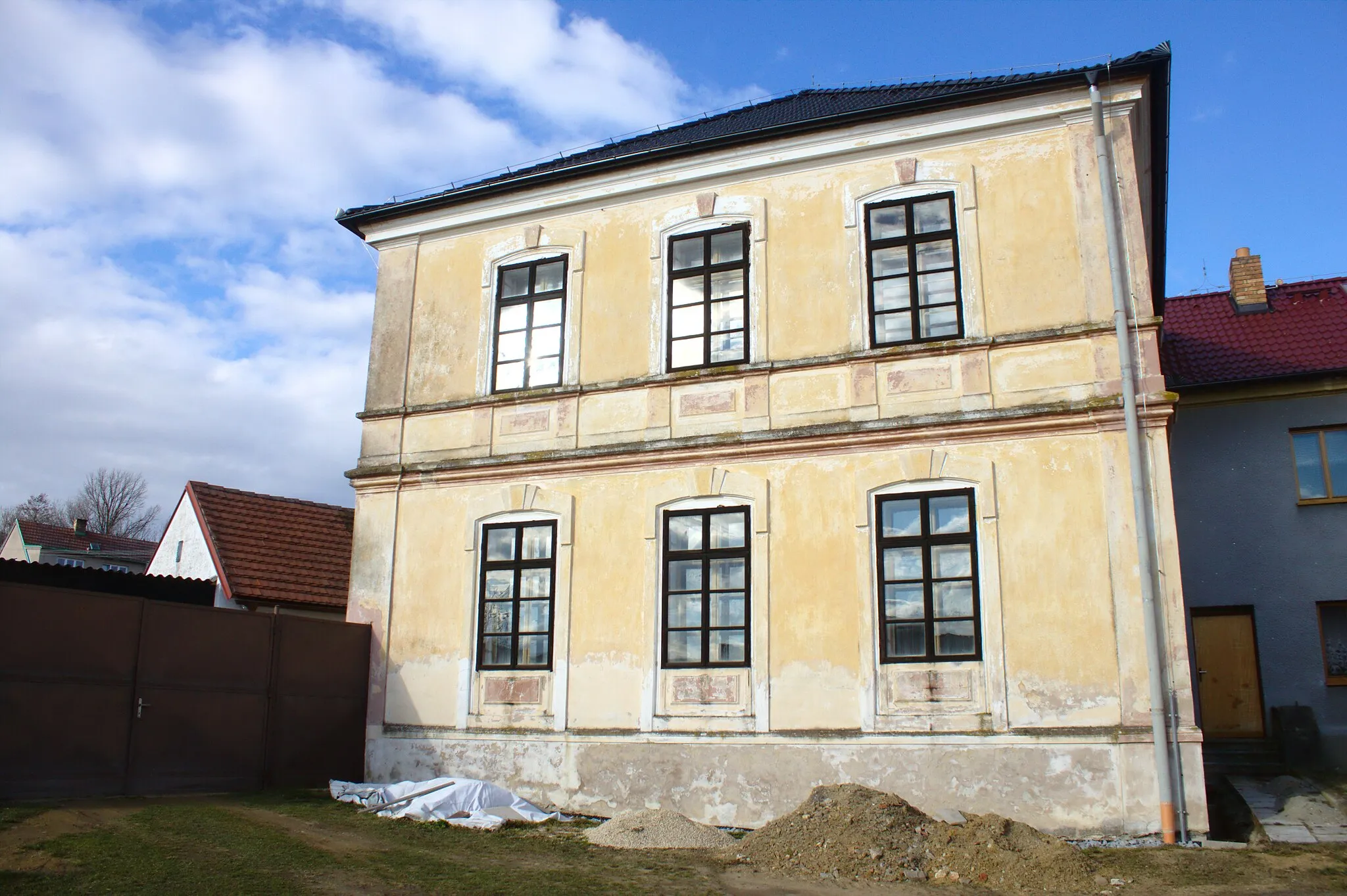 Photo showing: Bývalá škola ve vesnici Todně
