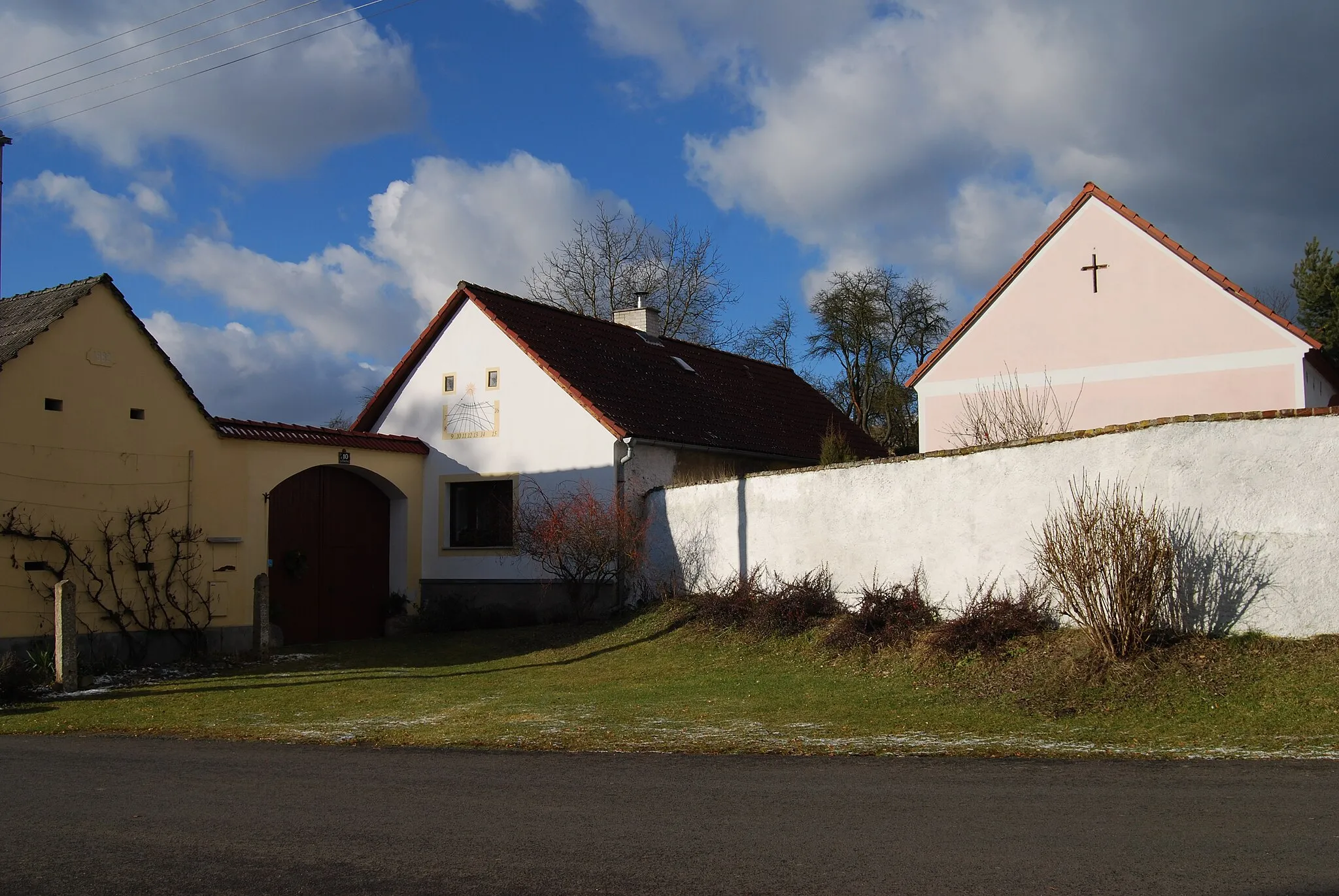 Photo showing: Pohled na část vesnice. Nuzov je část obce Paseky v okrese Písek. Česká republika.