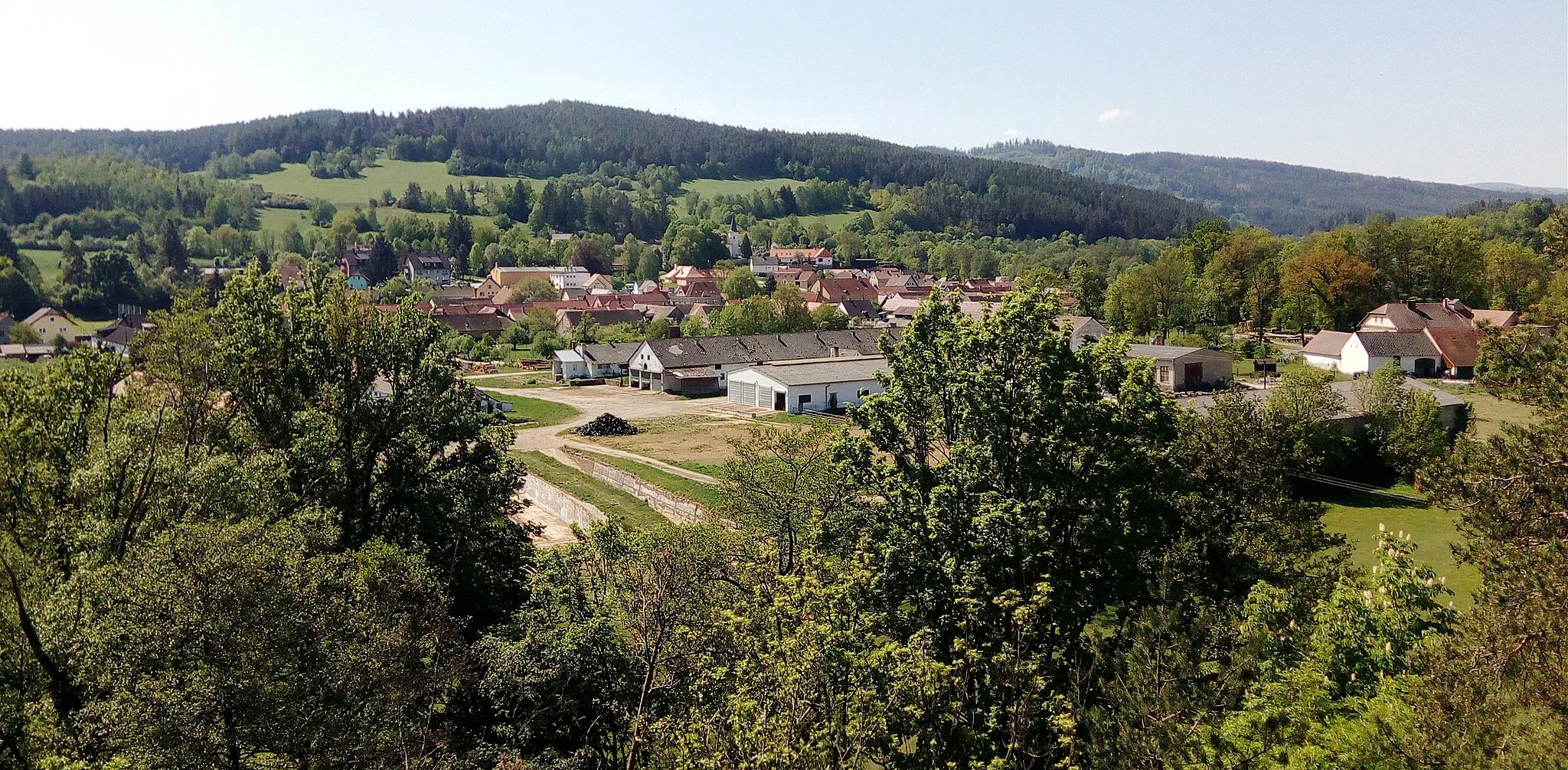 Photo showing: Malenice, south Bohemia, Czech Republic, as seen from the limestone rocks above Malenická Cave.