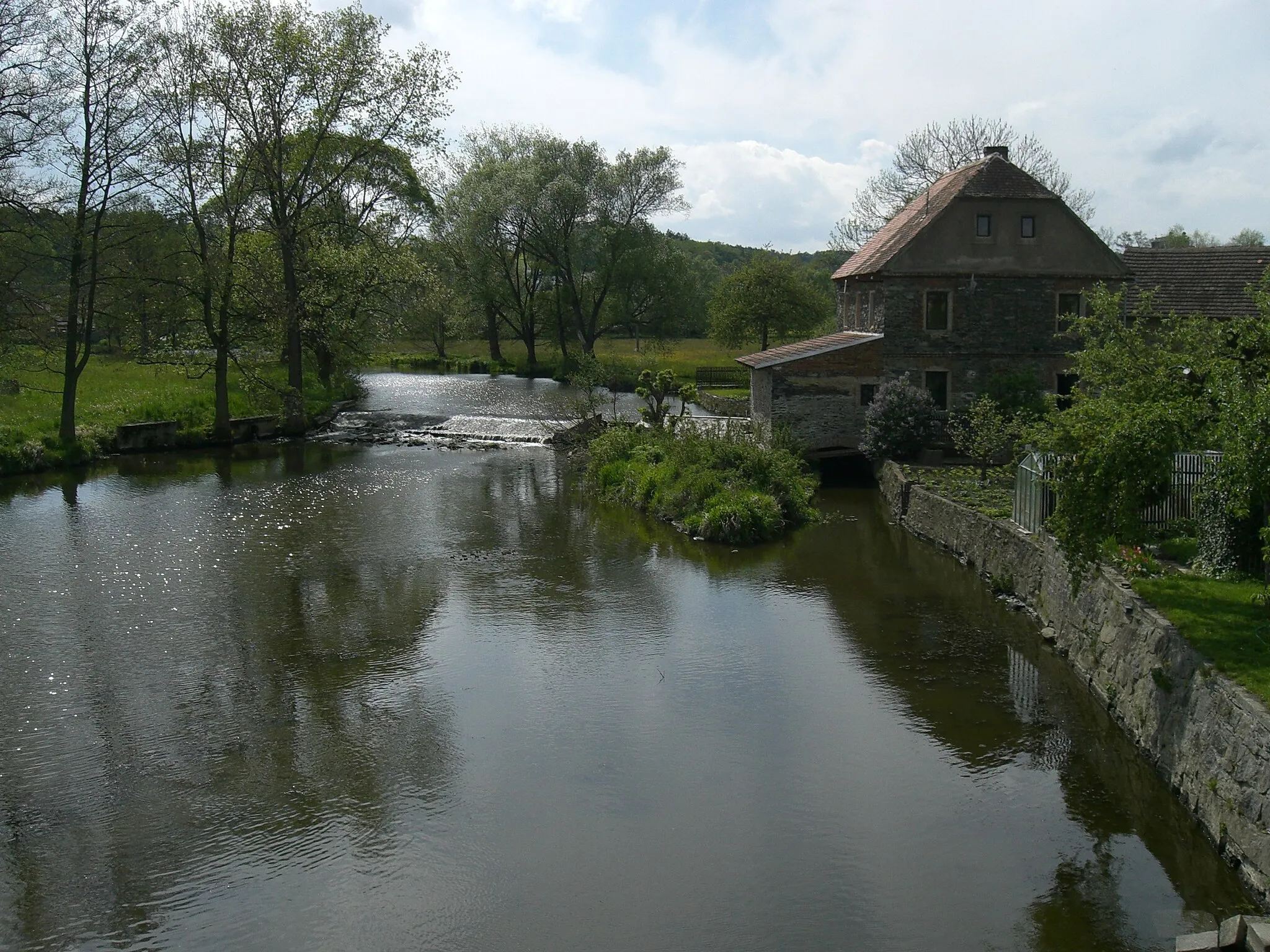 Photo showing: Skalice River in Mirovice in Písek district, Czech Republic.