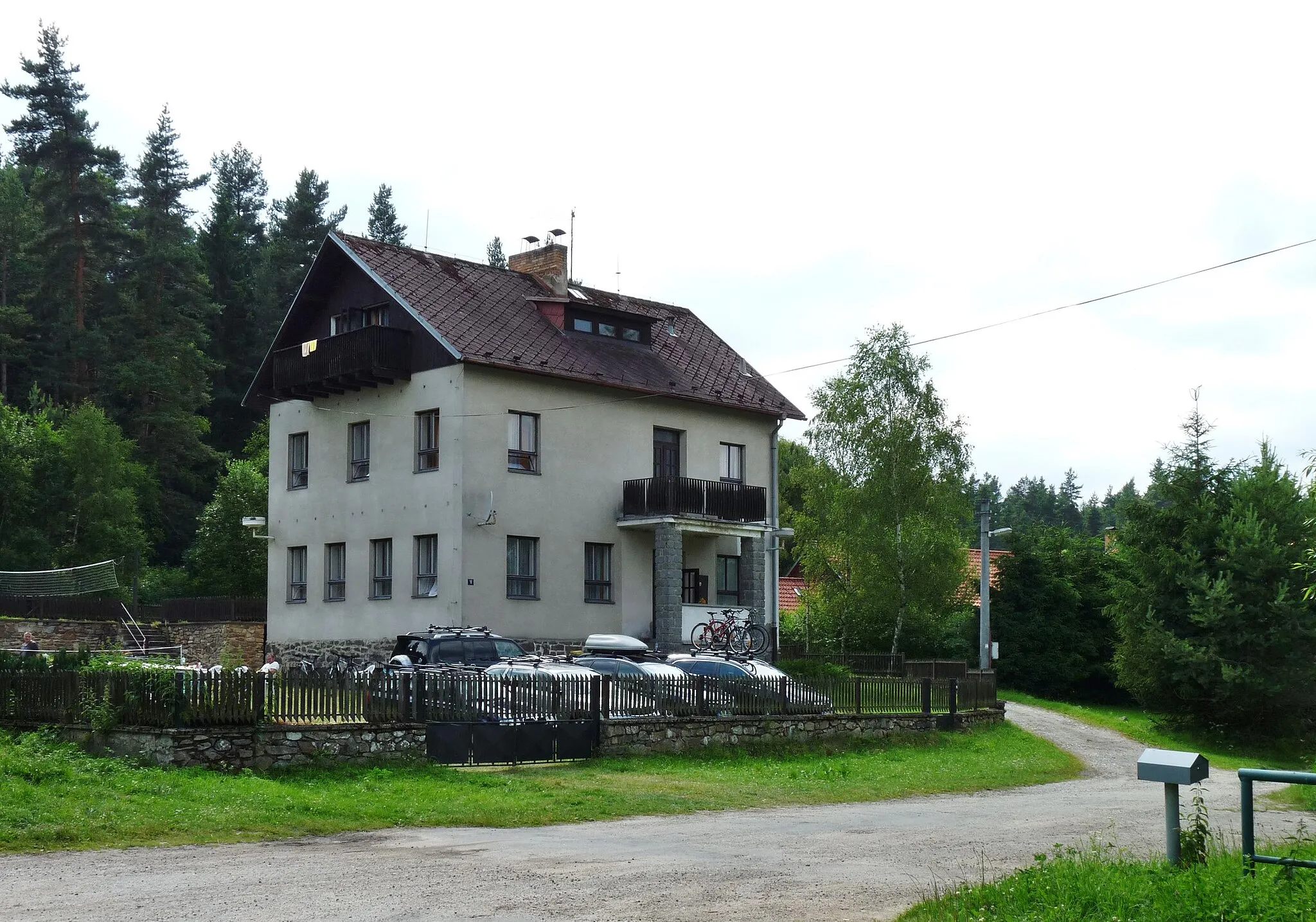 Photo showing: House No 10 in the village of Miletínky, Prachatice District, South Bohemian Region, Czech Republic.