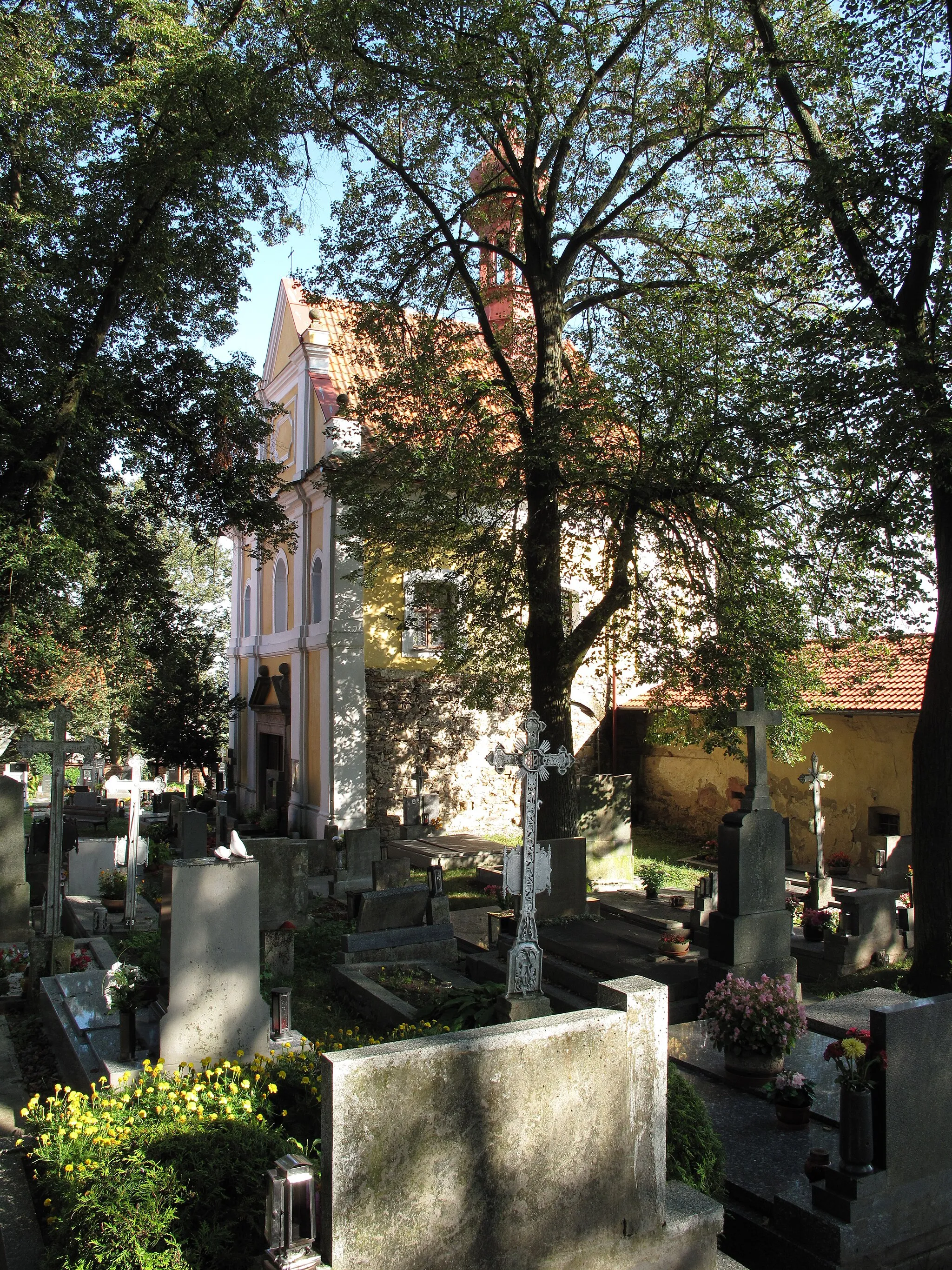 Photo showing: Cemetery in Čížová village, Písek District, Czech Republic.