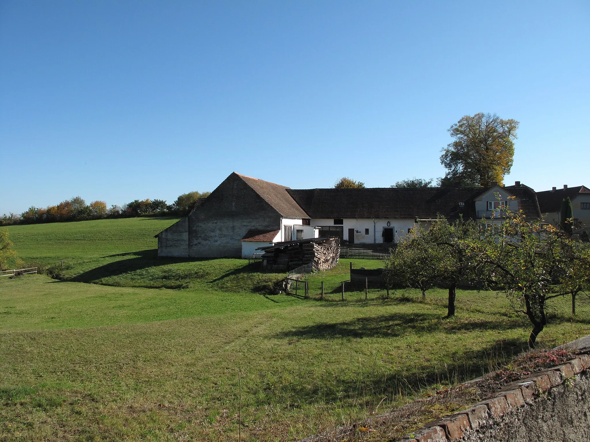 Photo showing: Farmhousein Dobešice. District of Písek, Czech Republic.