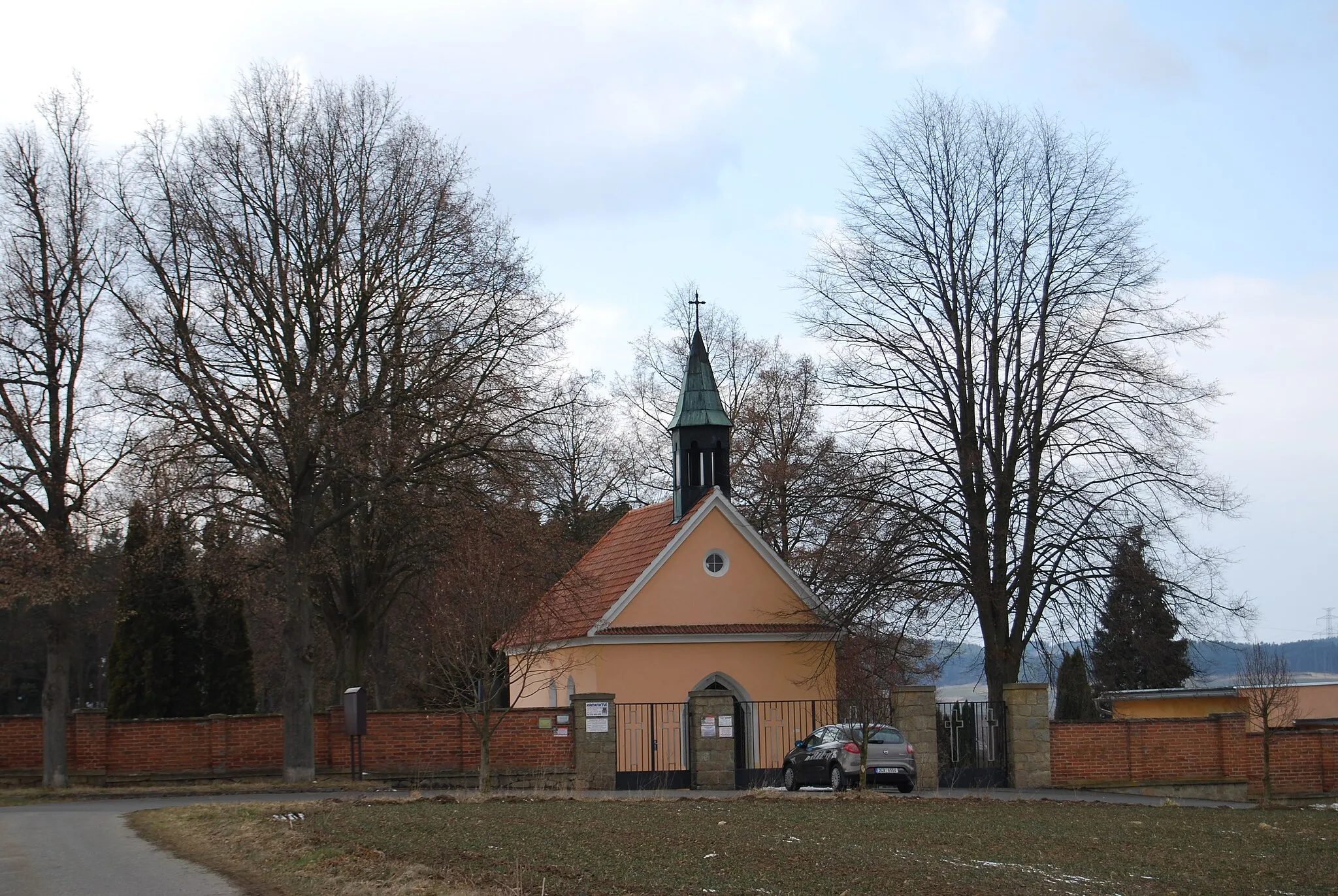 Photo showing: Hřbitov - Dobev,  Nepodřice, Oldřichov a hřbitovní kaple. Oldřichov (Dobev). Okres Písek. Česká republika.
Camera location 49° 18′ 35.51″ N, 14° 06′ 15.25″ E View this and other nearby images on: OpenStreetMap 49.309864;   14.104236