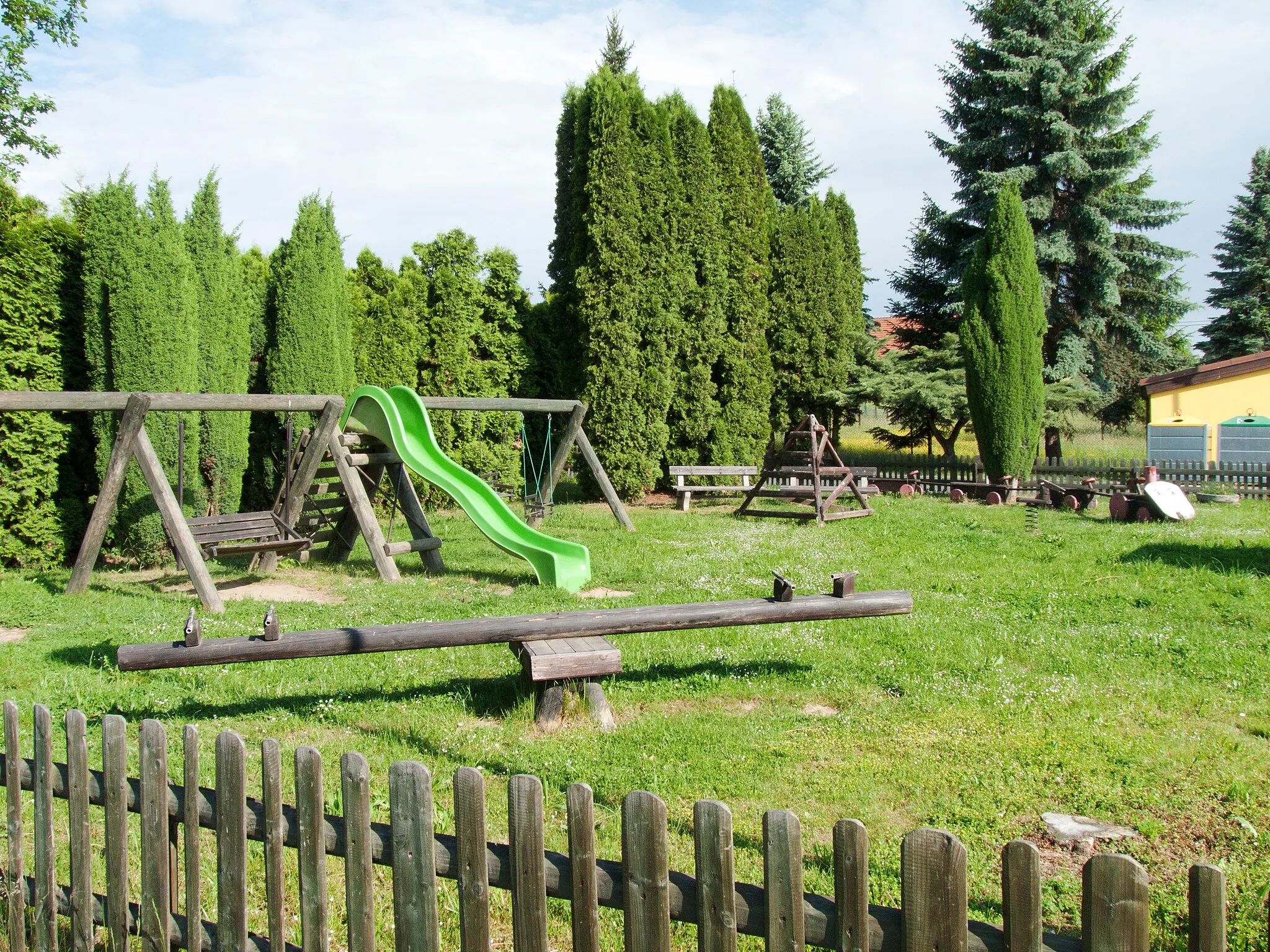 Photo showing: Playground in the village of Sedlečko u Soběslavě, Tábor District, Czech Republic.