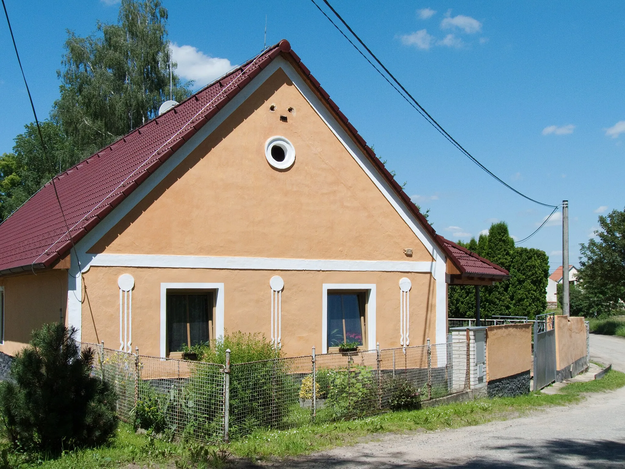 Photo showing: House No 13 in the village of Kvasejovice, Tábor district, Czech Republic