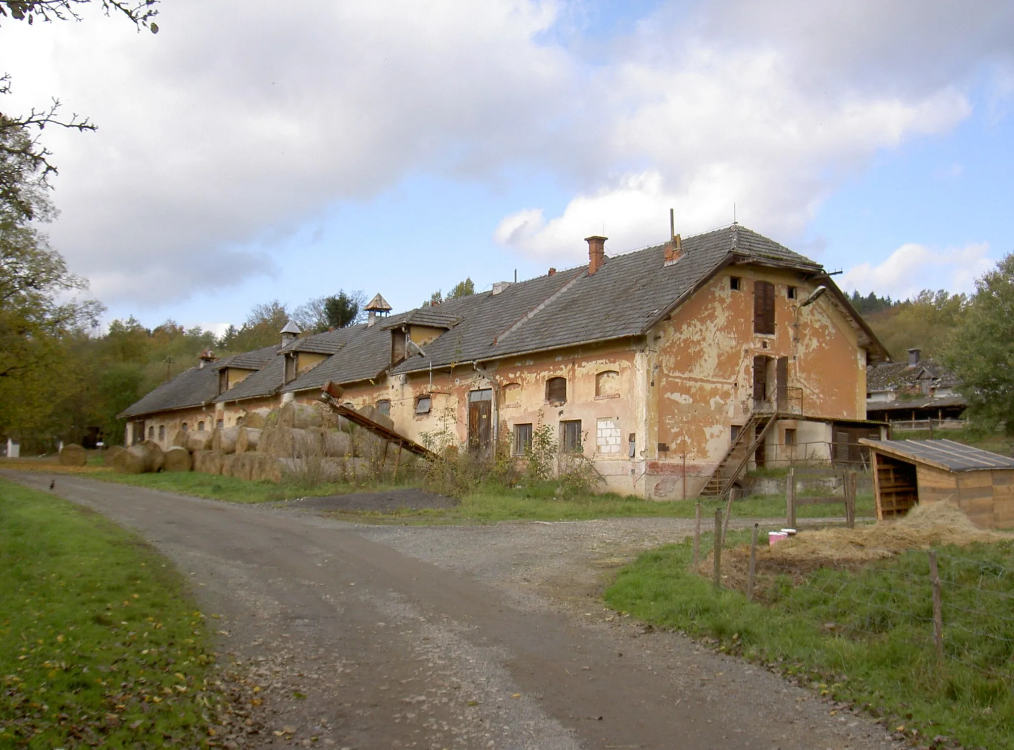 Photo showing: Häuser in Svržno