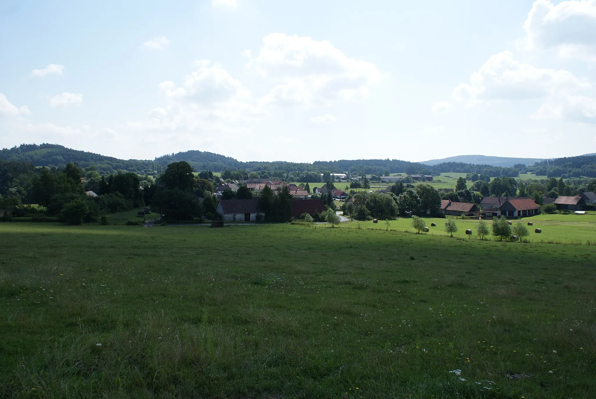 Photo showing: Vojovice, a village in Plzeň-South District, Czech Rep., general view.