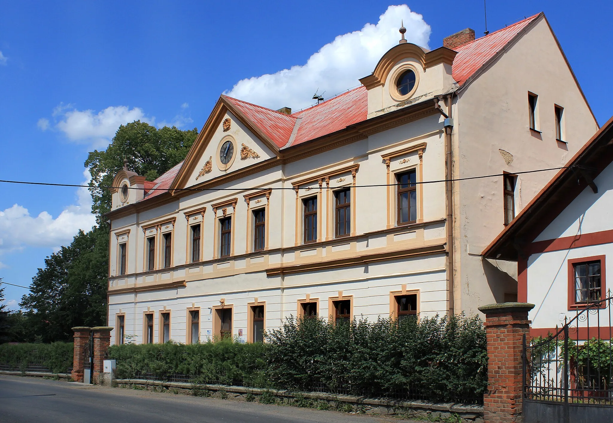 Photo showing: Old school in Lštění, part of Blížejov, Czech Republic.