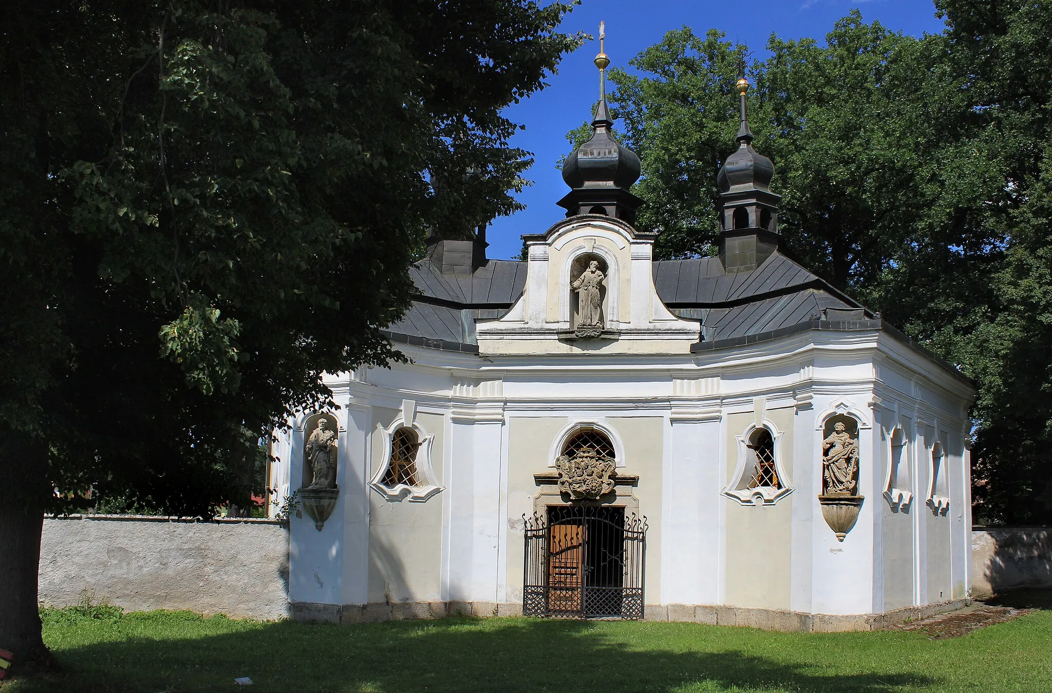 Photo showing: Chapel in Chotiměř, part of Blížejov, Czech Republic.