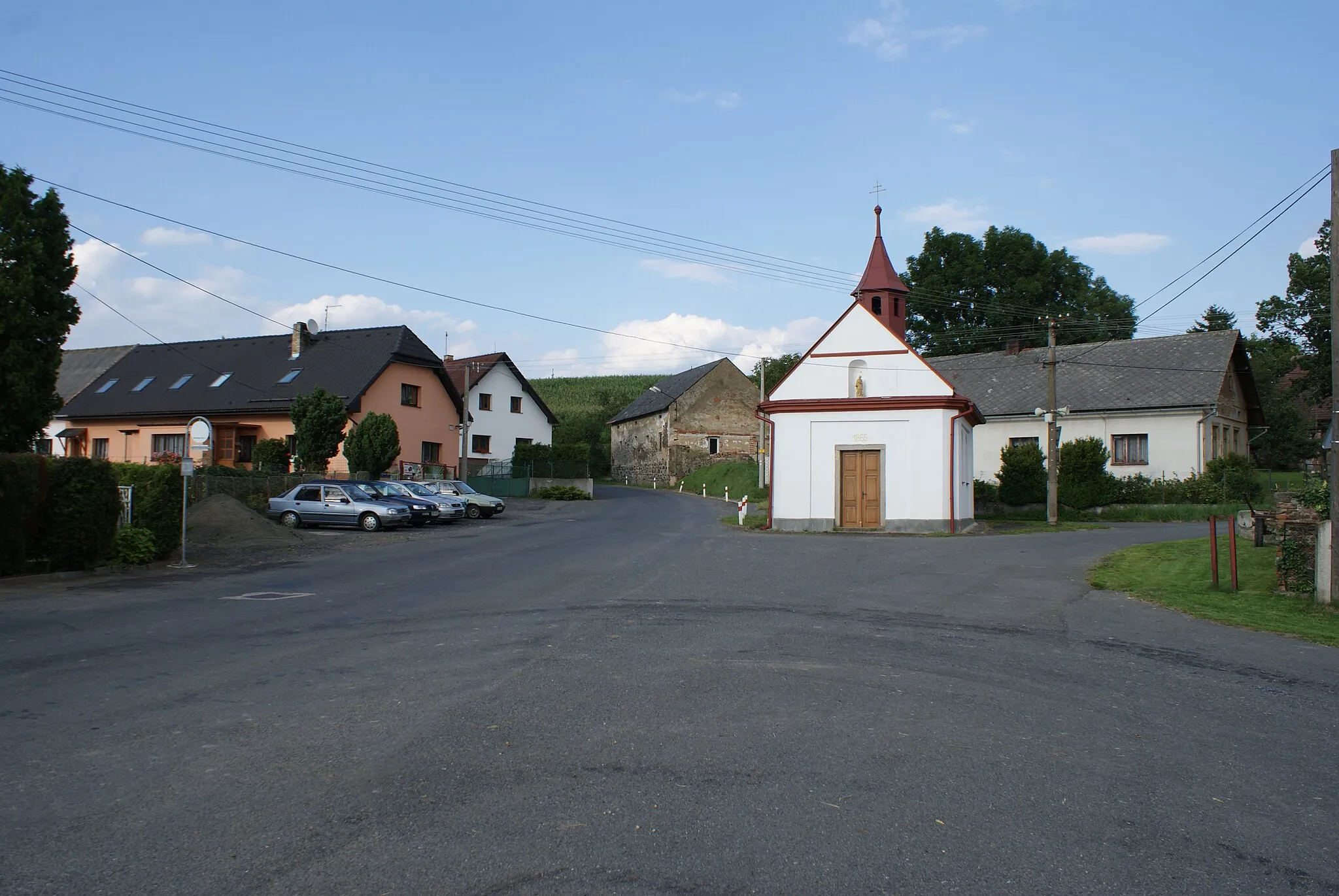 Photo showing: Nedanice, a village in Klatovy District, Czech Rep., the village common.