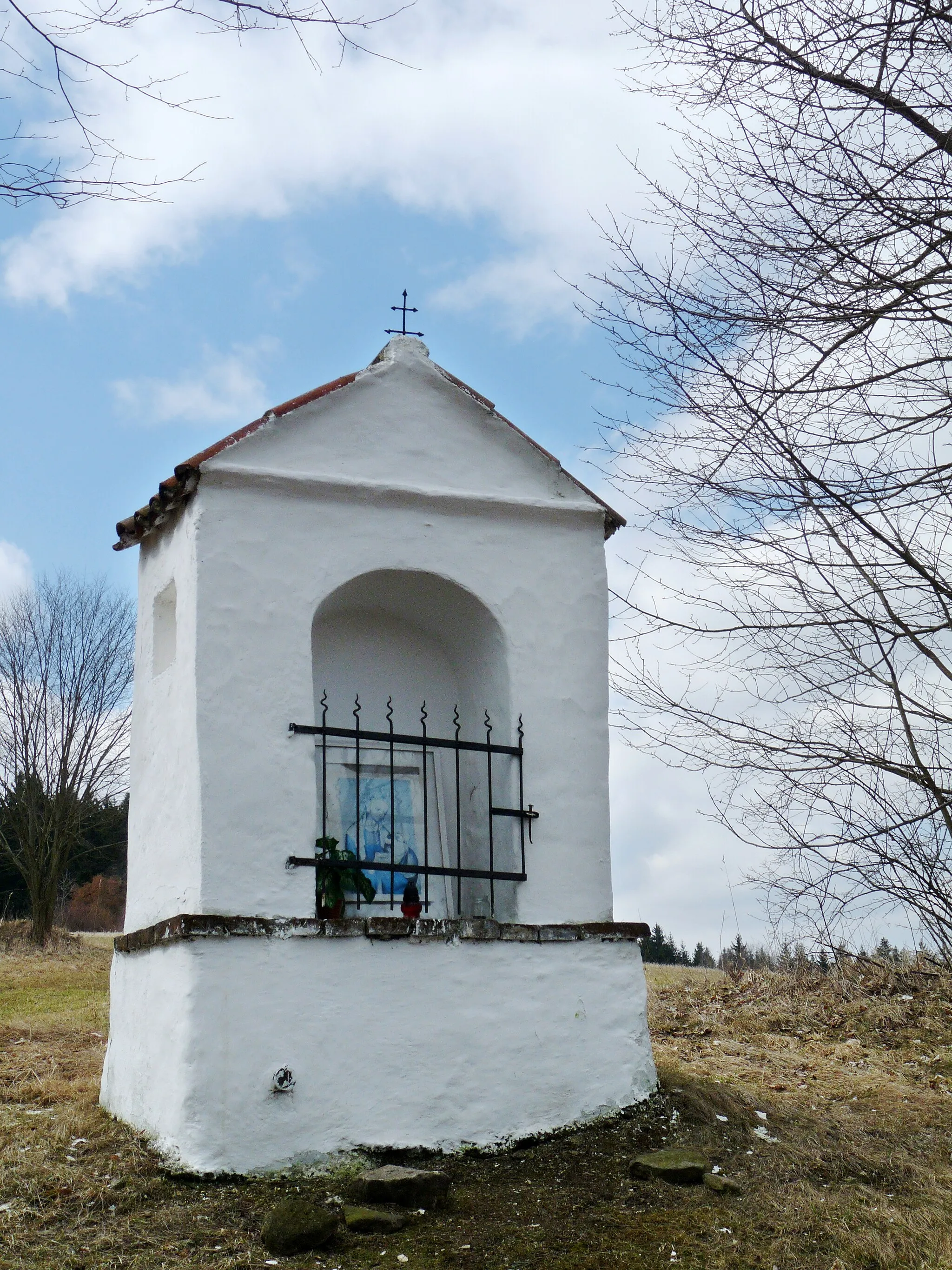 Photo showing: Chapel north of the village of Machovice, South Bohemian Region, Czech Republic.
