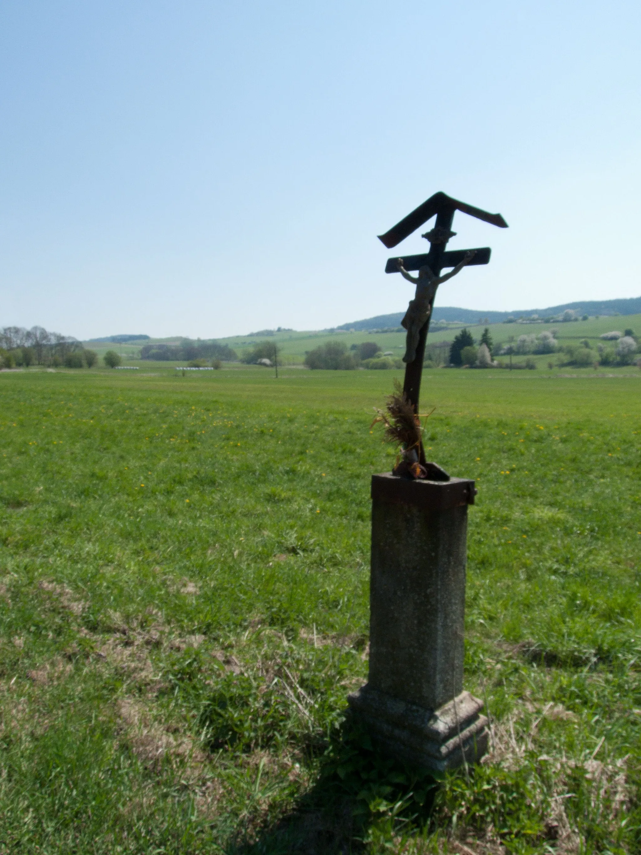 Photo showing: Cross near the village of Hoštice, Strakonice District, Czech Republic